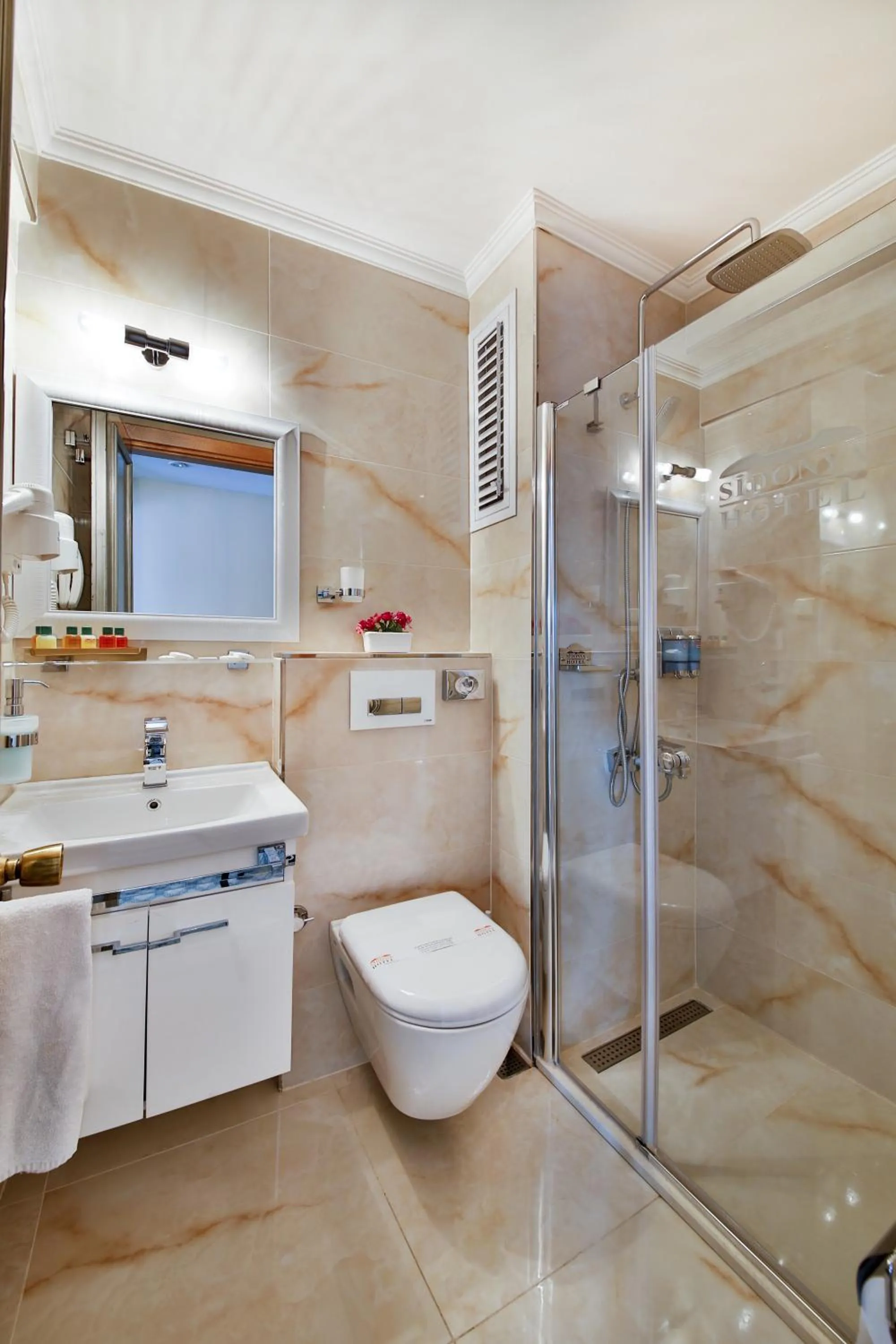 Toilet in Sidonya Hotel