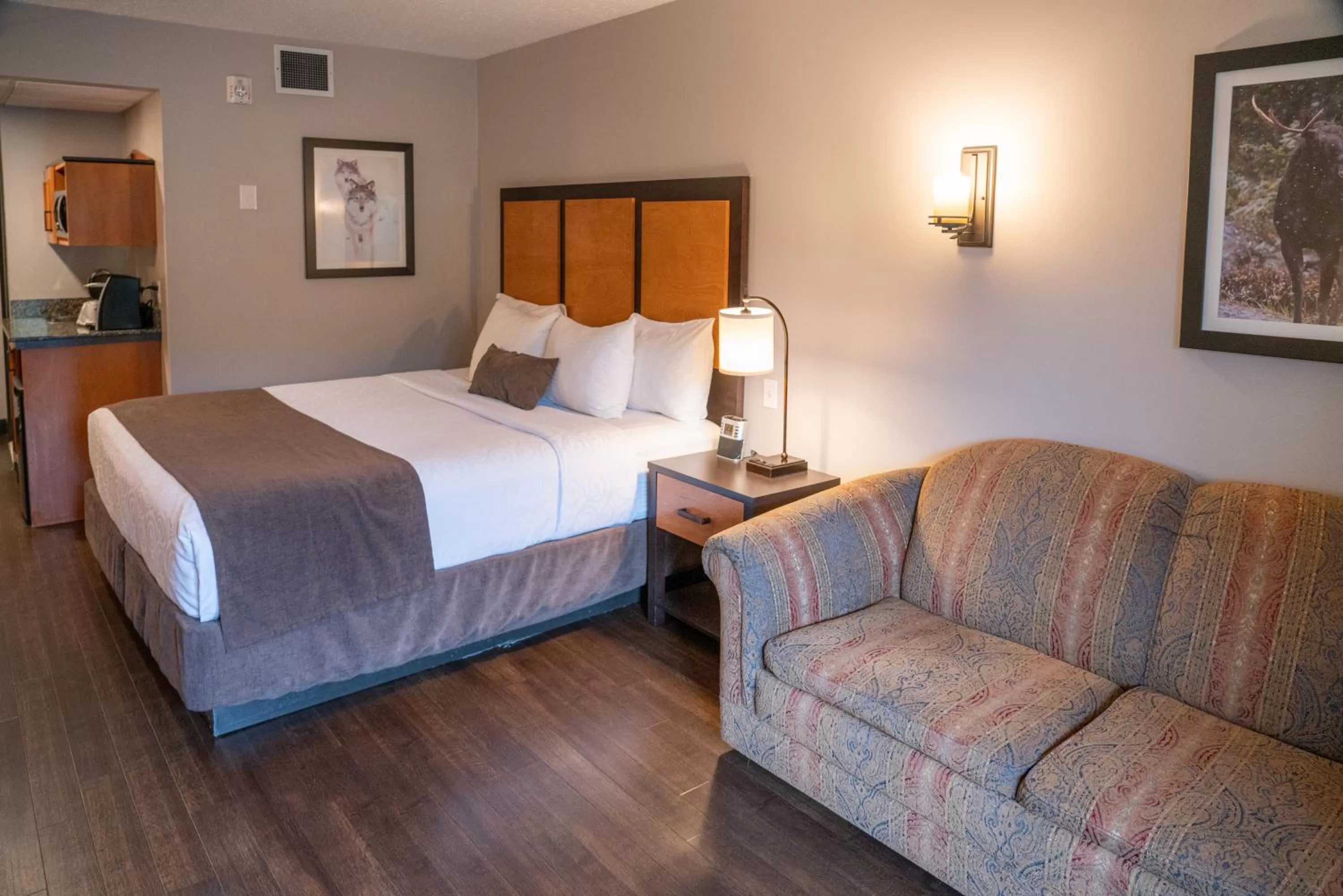 Bed in Pocaterra Inn & Waterslide