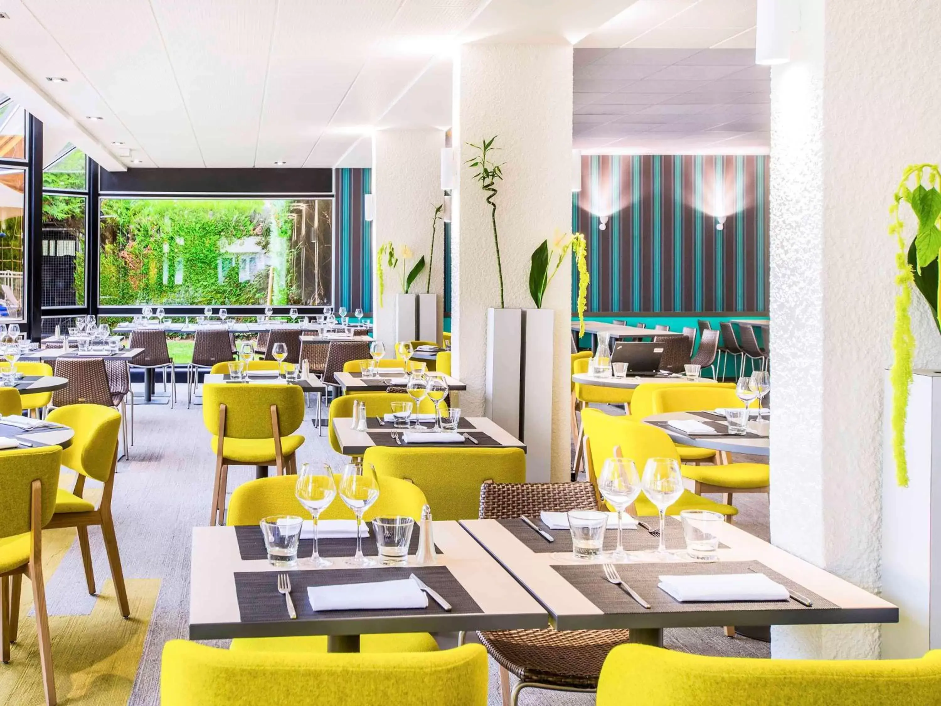 Restaurant/Places to Eat in ibis Styles Tours Sud