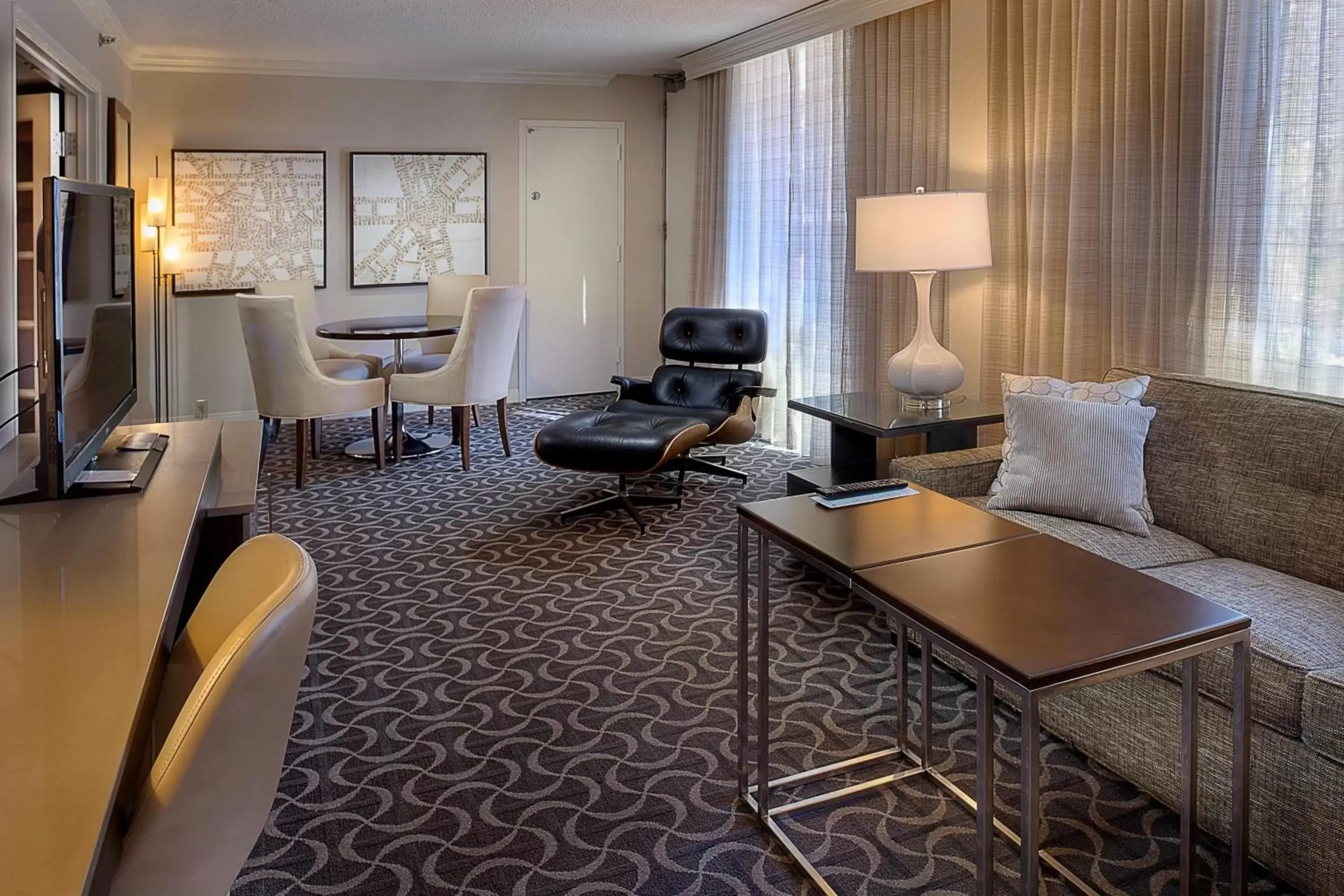 Living room, Seating Area in Marriott St. Louis Airport