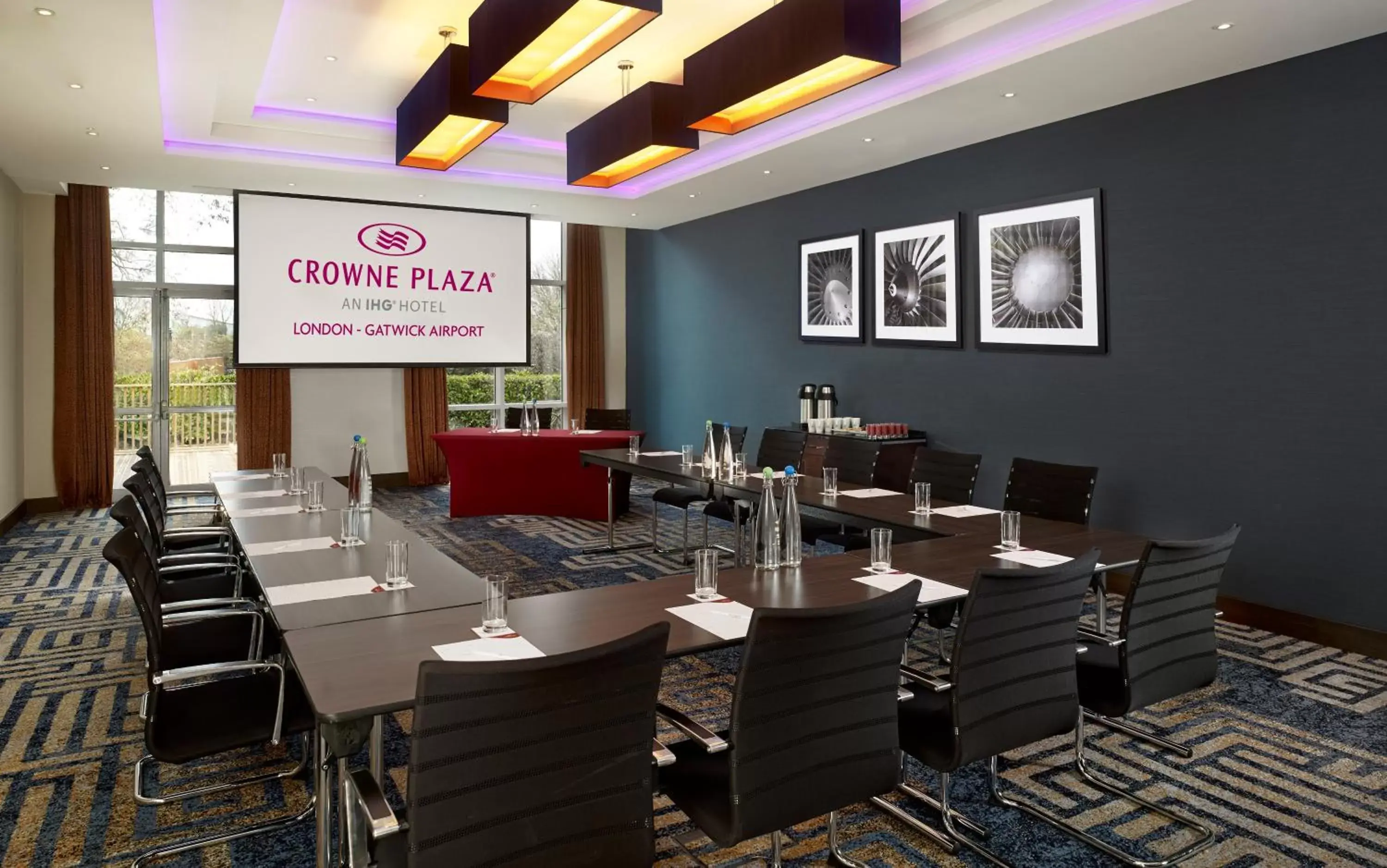 Business facilities, Restaurant/Places to Eat in Crowne Plaza London - Gatwick Airport, an IHG Hotel