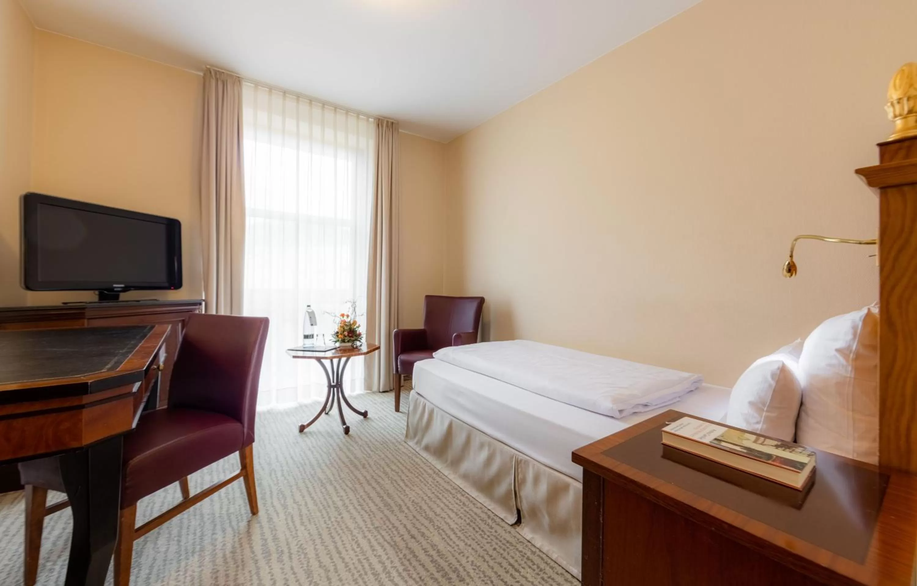 Photo of the whole room, Bed in Hotel Engel