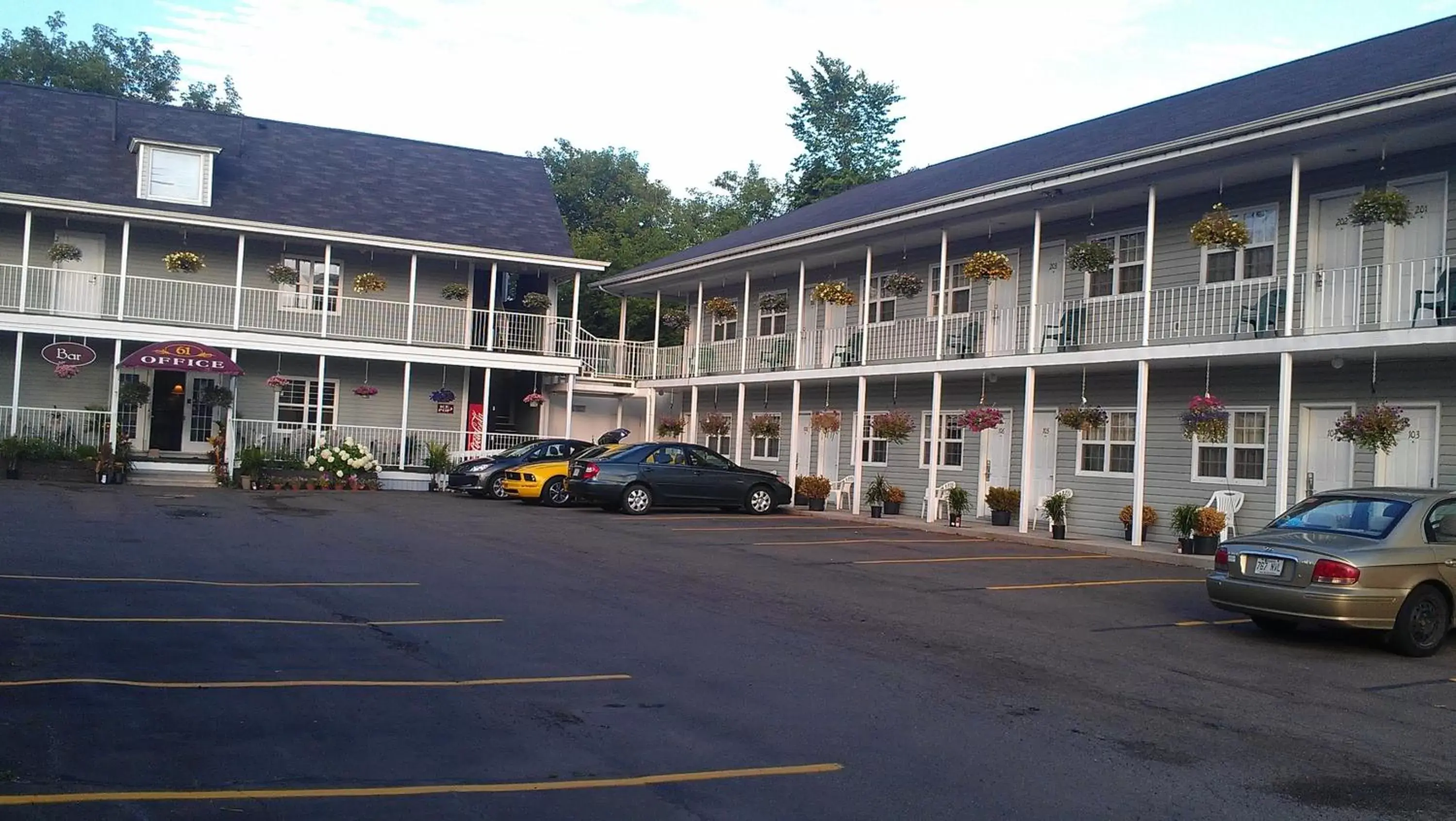 Facade/entrance, Property Building in Midtown Motel & Suites