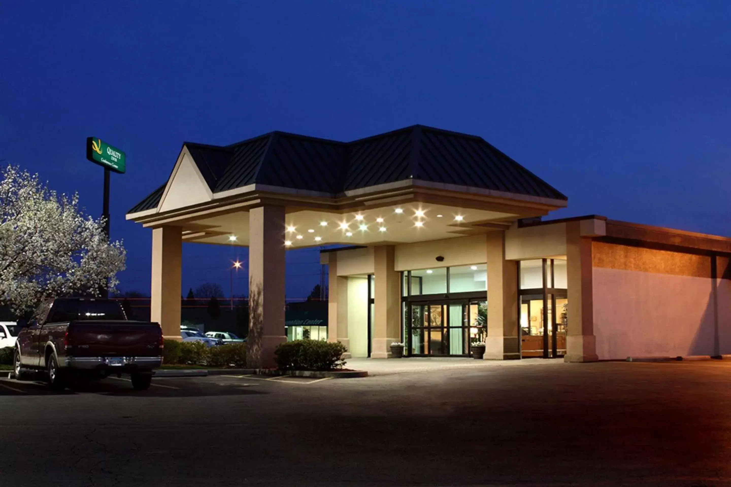 Property Building in Quality Inn & Conference Center - Springfield