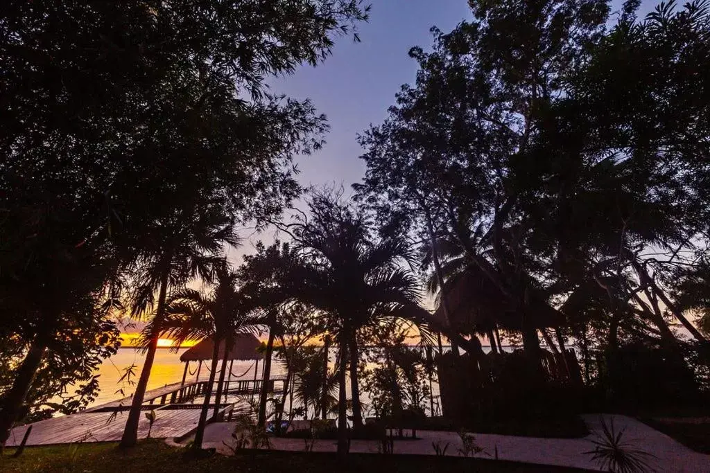 Sunrise/Sunset in Mi Kasa Tu Kasa Bacalar by Nah Hotels