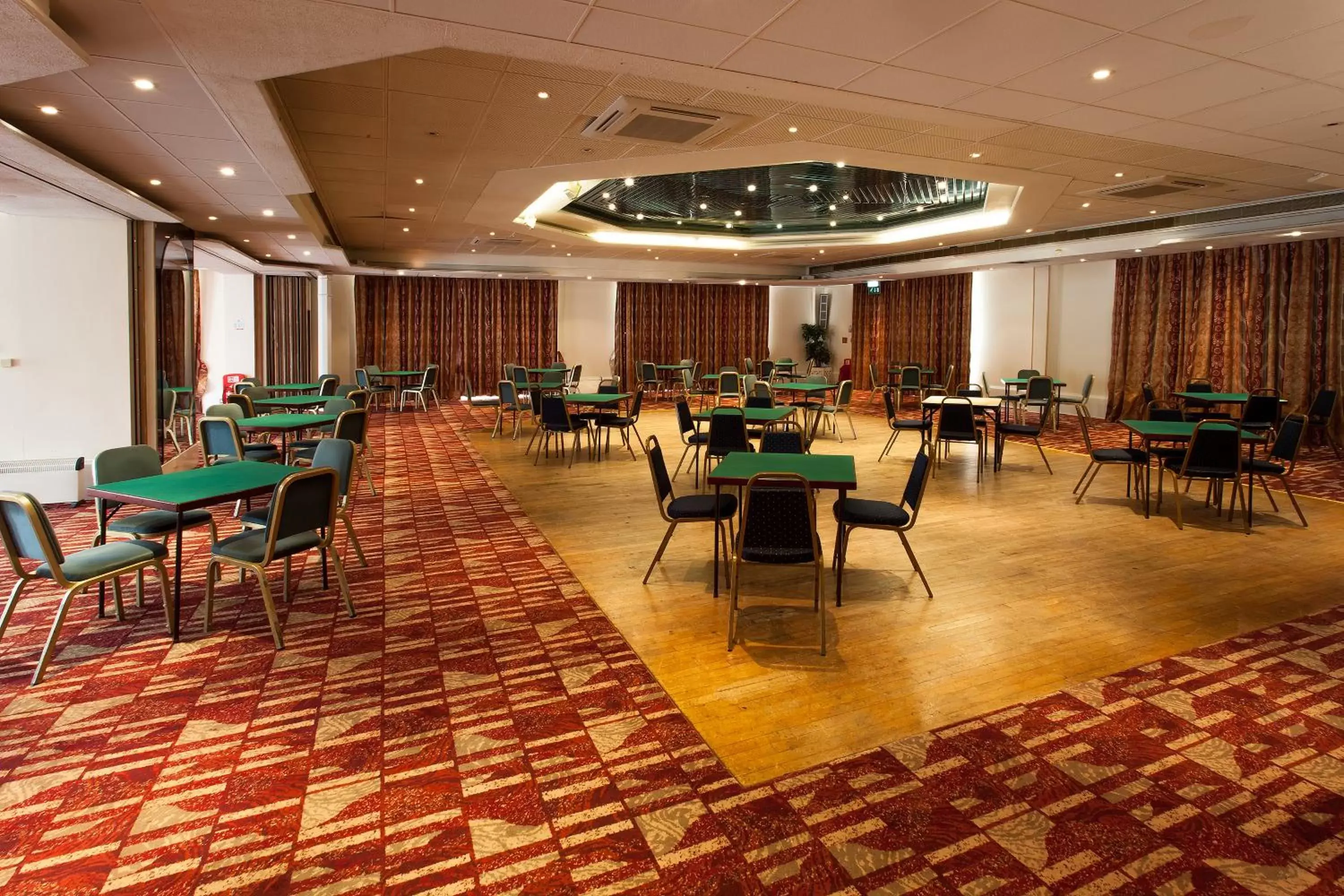 Business facilities, Restaurant/Places to Eat in Heathlands Hotel