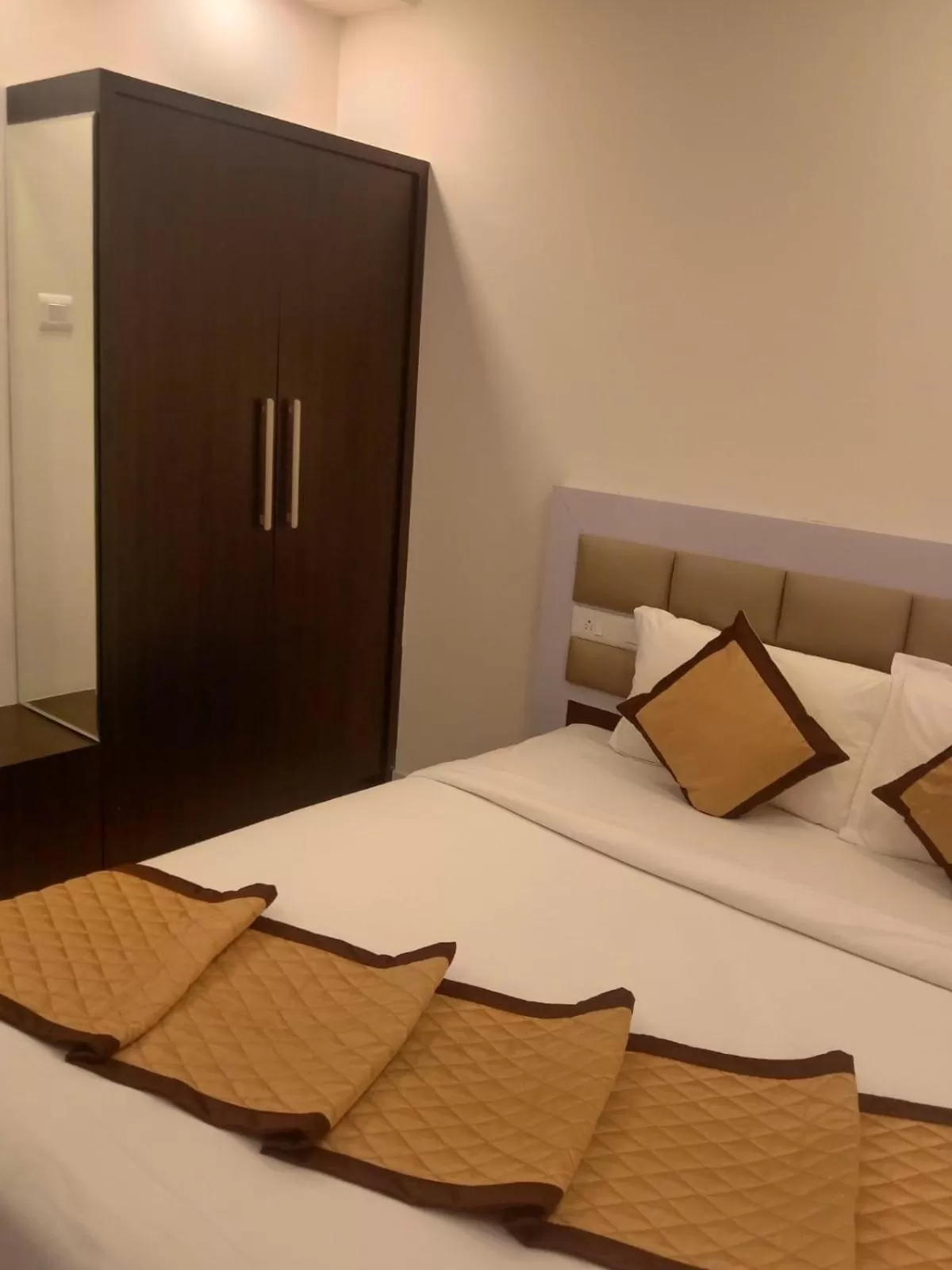 Bed in Clarks Inn Express ,Sirkazhi