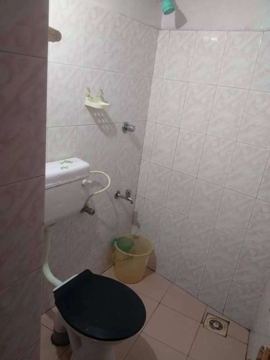Bathroom in Anandan Tourist Home