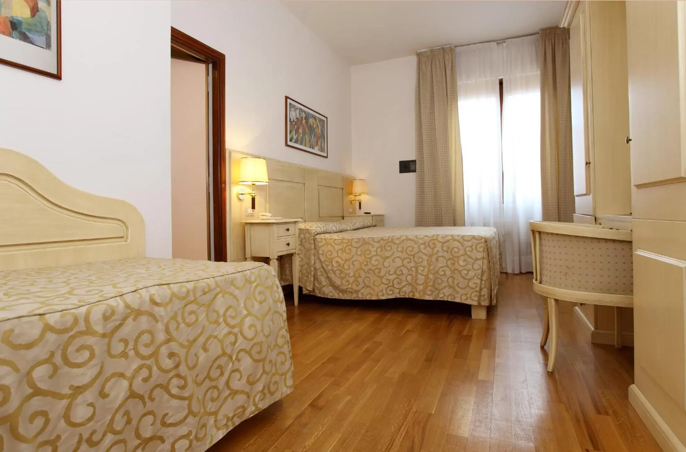 Photo of the whole room, Bed in Grand Hotel Duomo Photo of the whole room, Bed in Grand Hotel Duomo