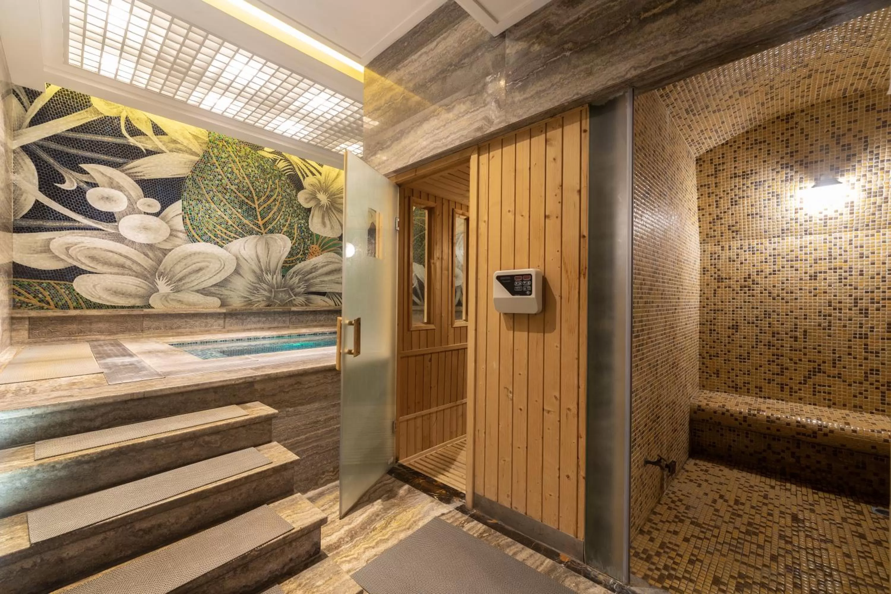 Sauna in The Lapis Hotel