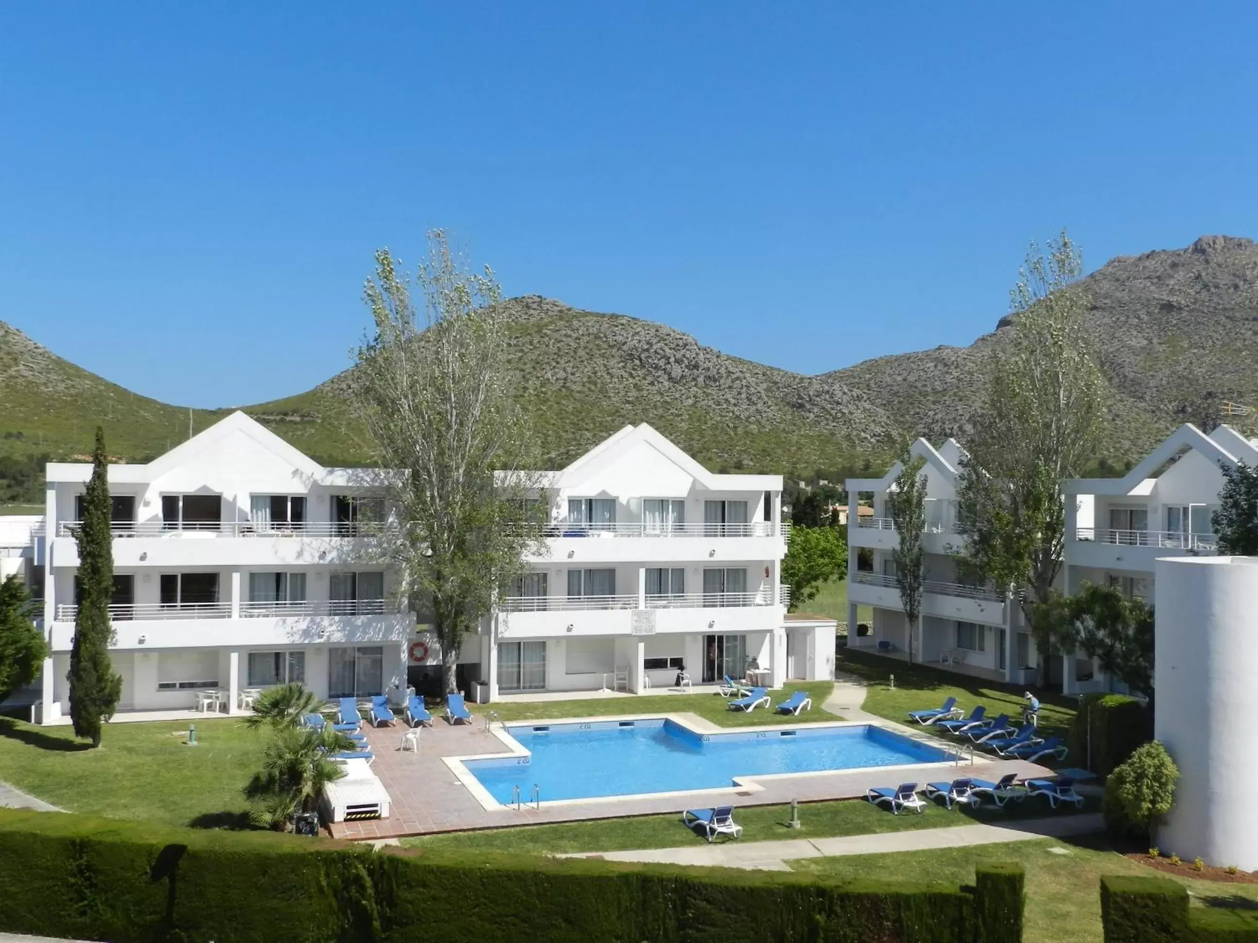 Garden, Swimming Pool in Duvabitat Apartments