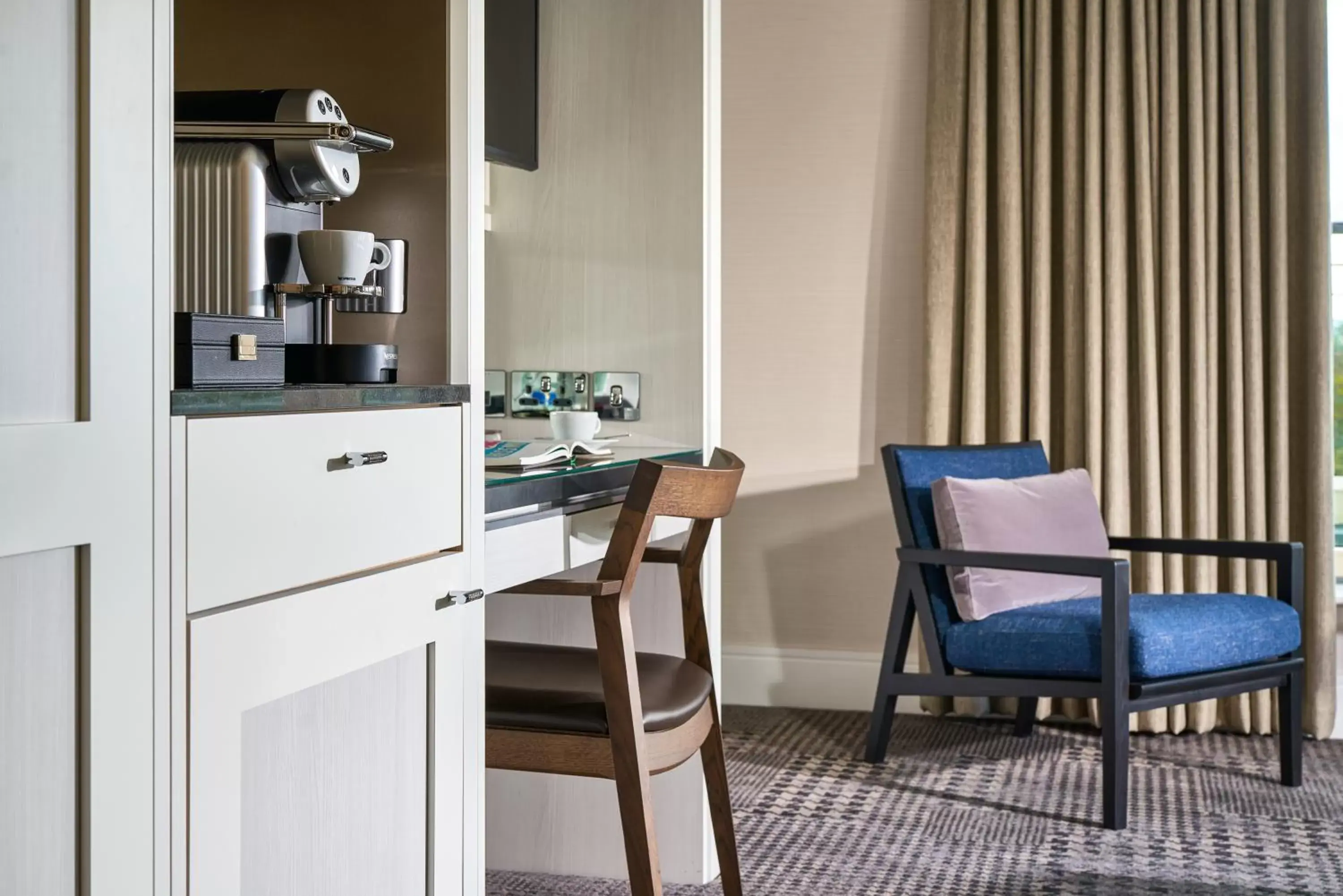 Coffee/tea facilities, Dining Area in Herbert Park Hotel and Park Residence
