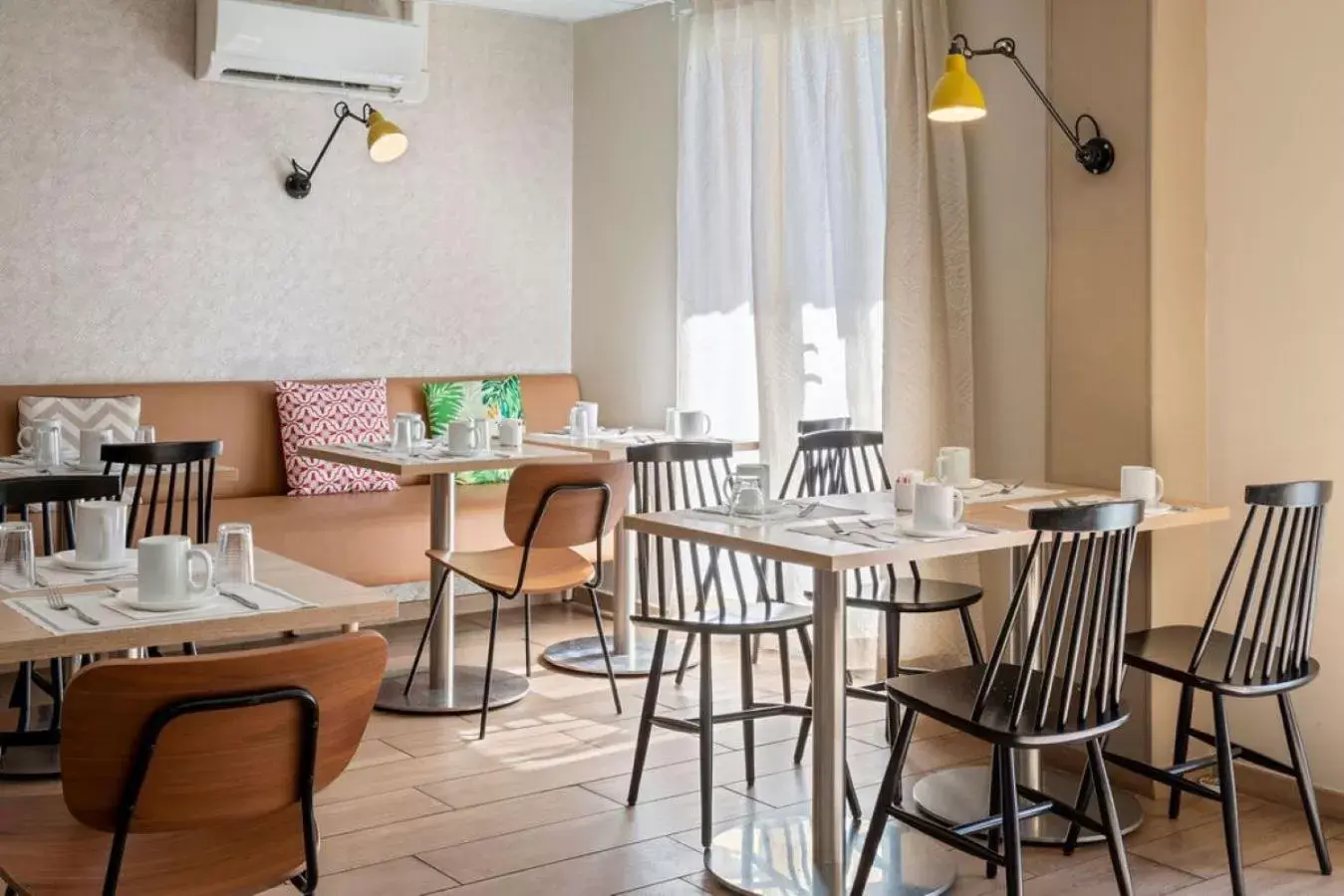 Breakfast, Restaurant/Places to Eat in BEST WESTERN La Porte des Châteaux