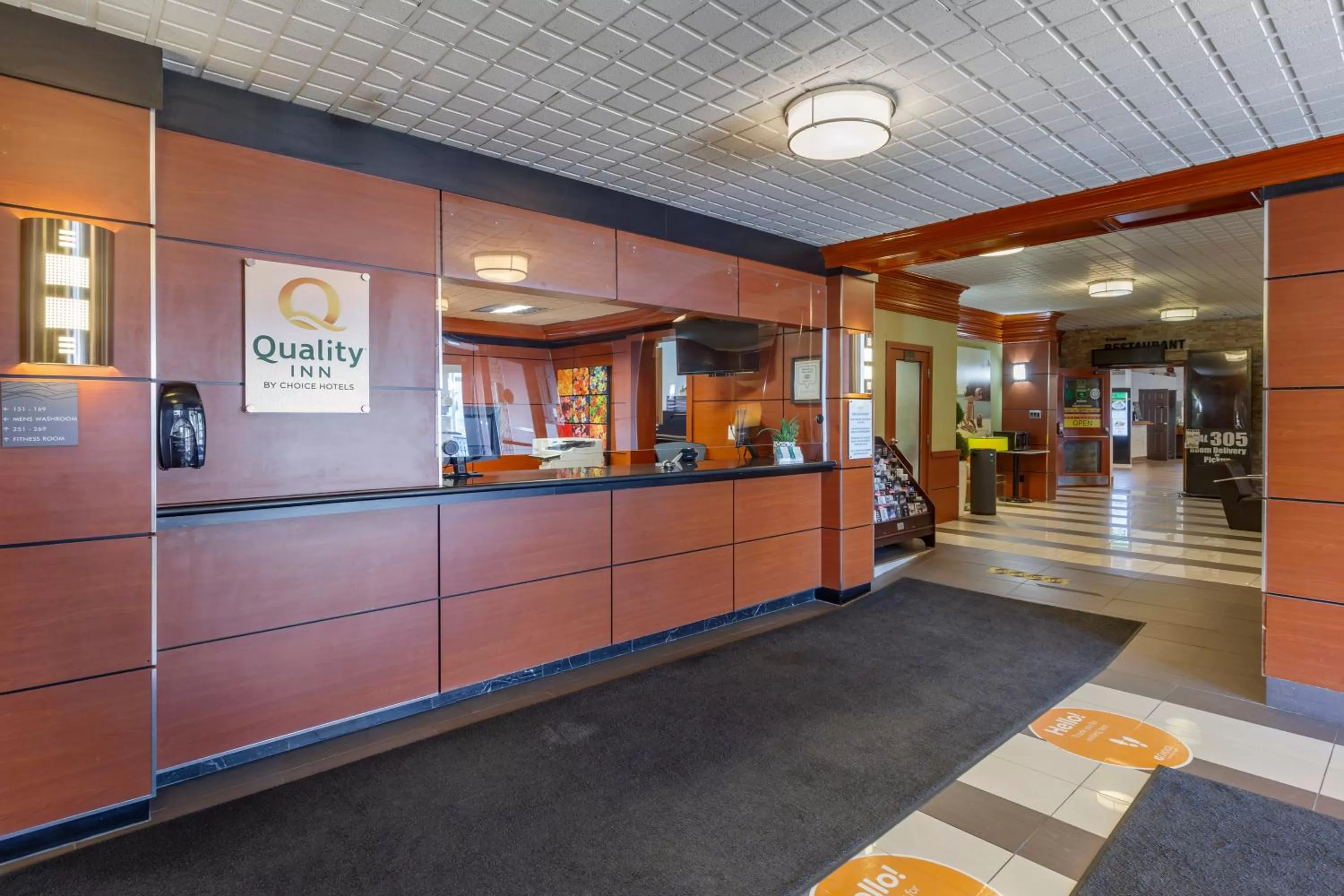 Property building in Quality Inn Toronto Airport