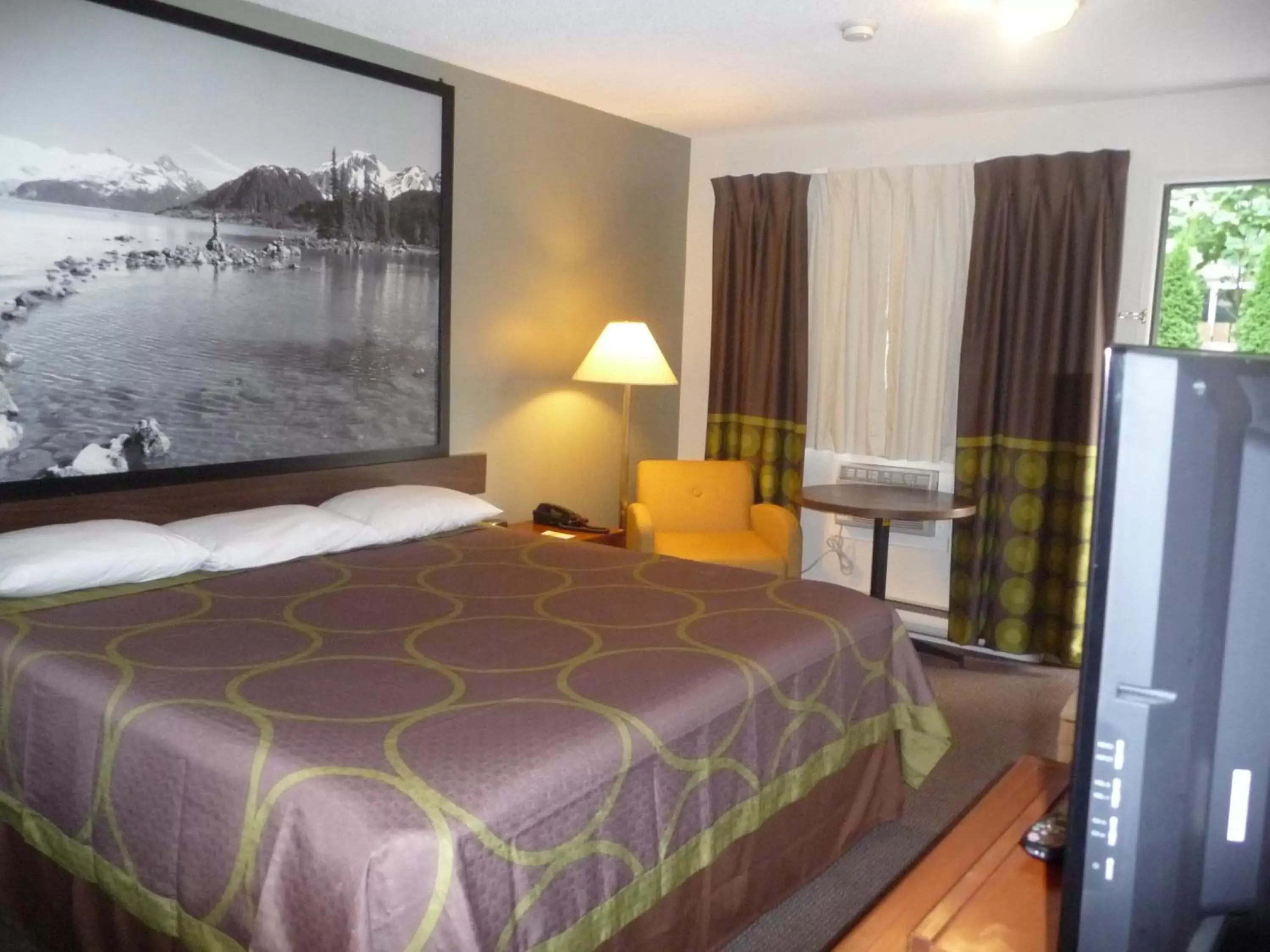 Queen Studio - Non-Smoking in Super 8 by Wyndham Kamloops East Queen Studio - Non-Smoking in Super 8 by Wyndham Kamloops East