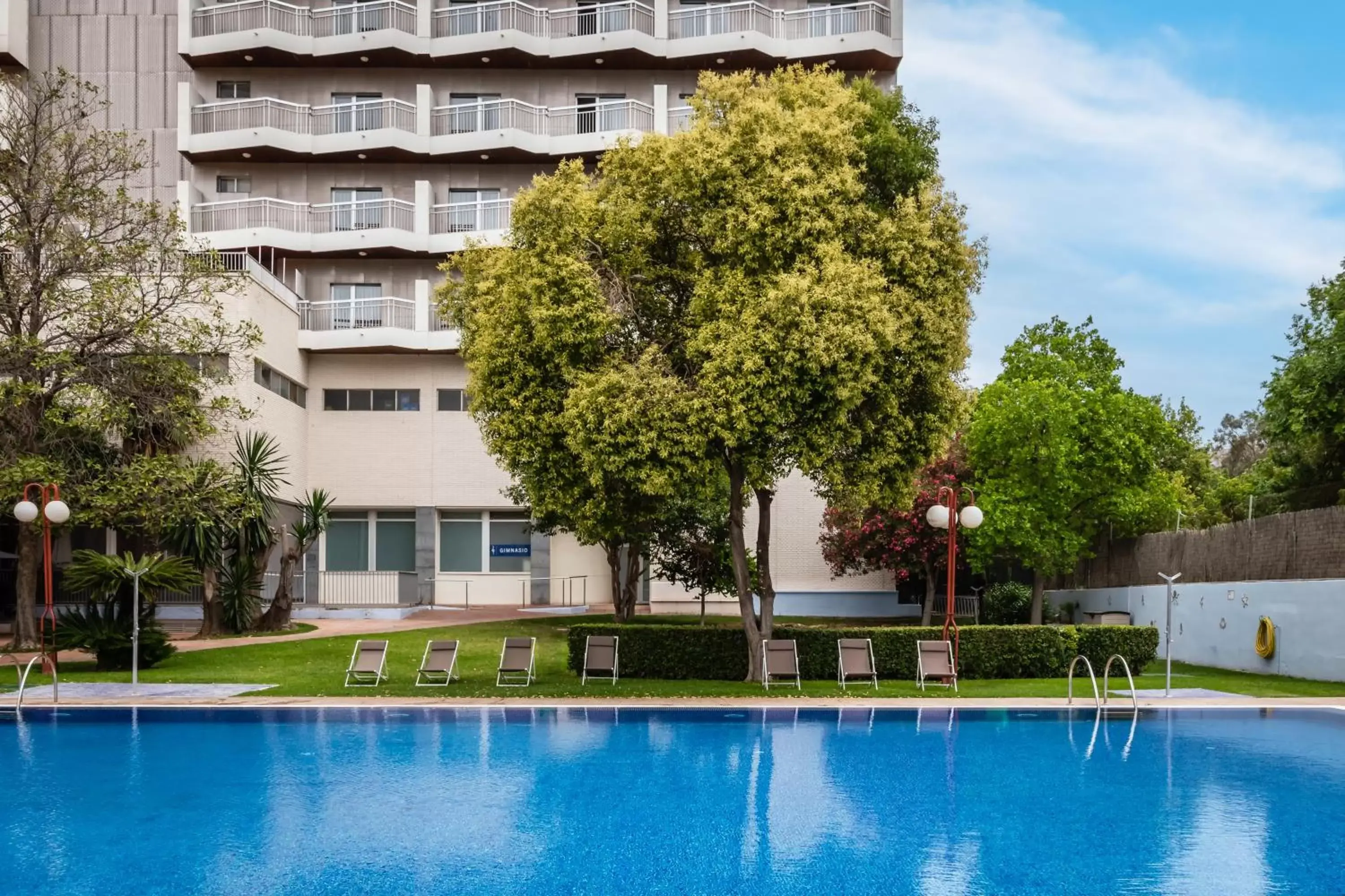 Swimming Pool in Hotel Medium Valencia