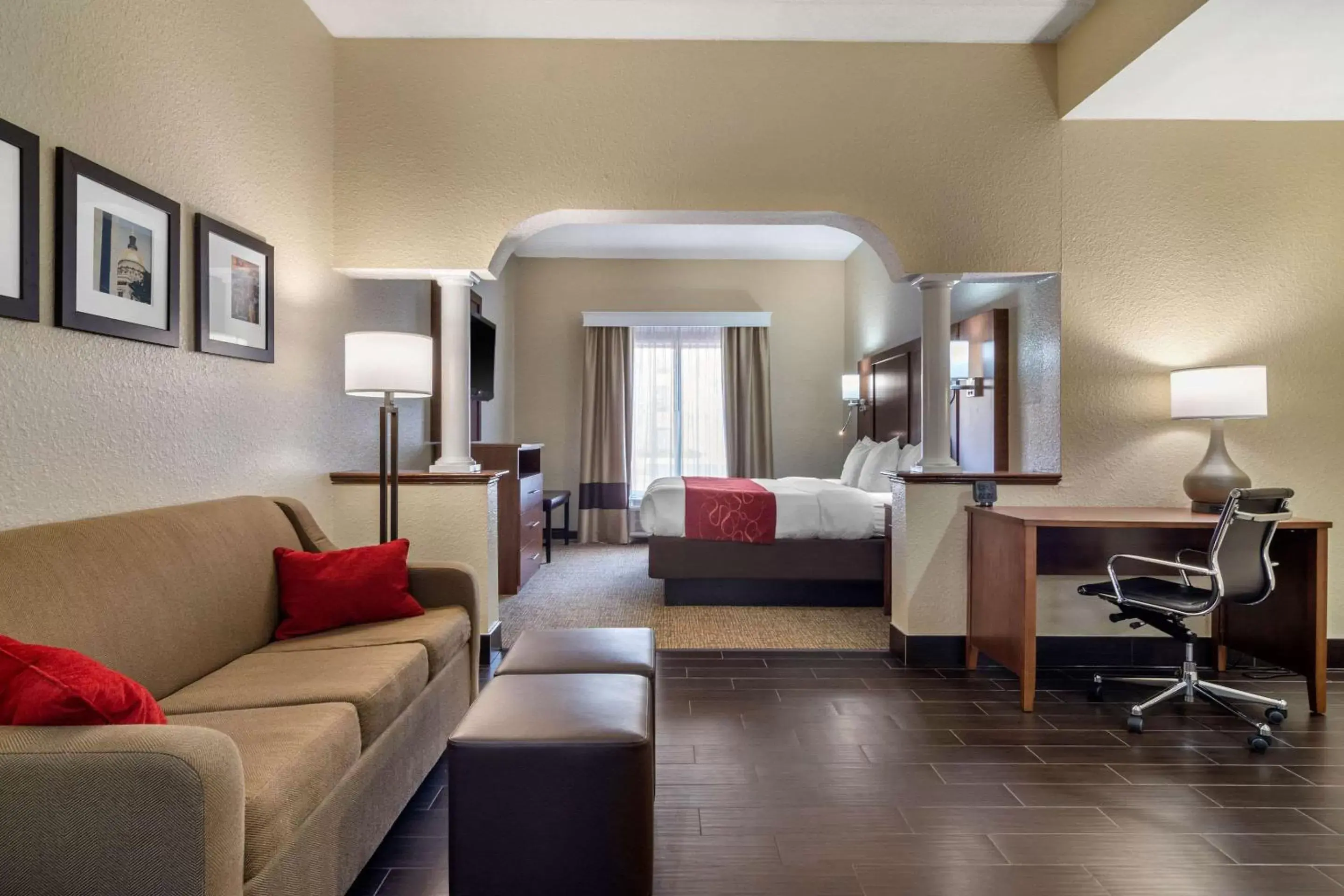 Photo of the whole room, Bed in Comfort Suites Woodstock - Atlanta North Photo of the whole room, Bed in Comfort Suites Woodstock - Atlanta North