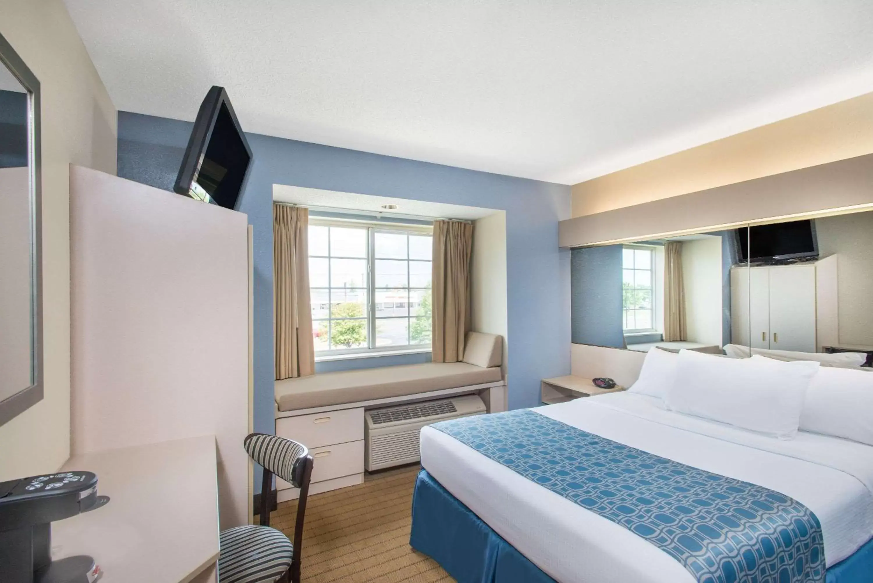 Photo of the whole room, Bed in Microtel Inn & Suites by Wyndham