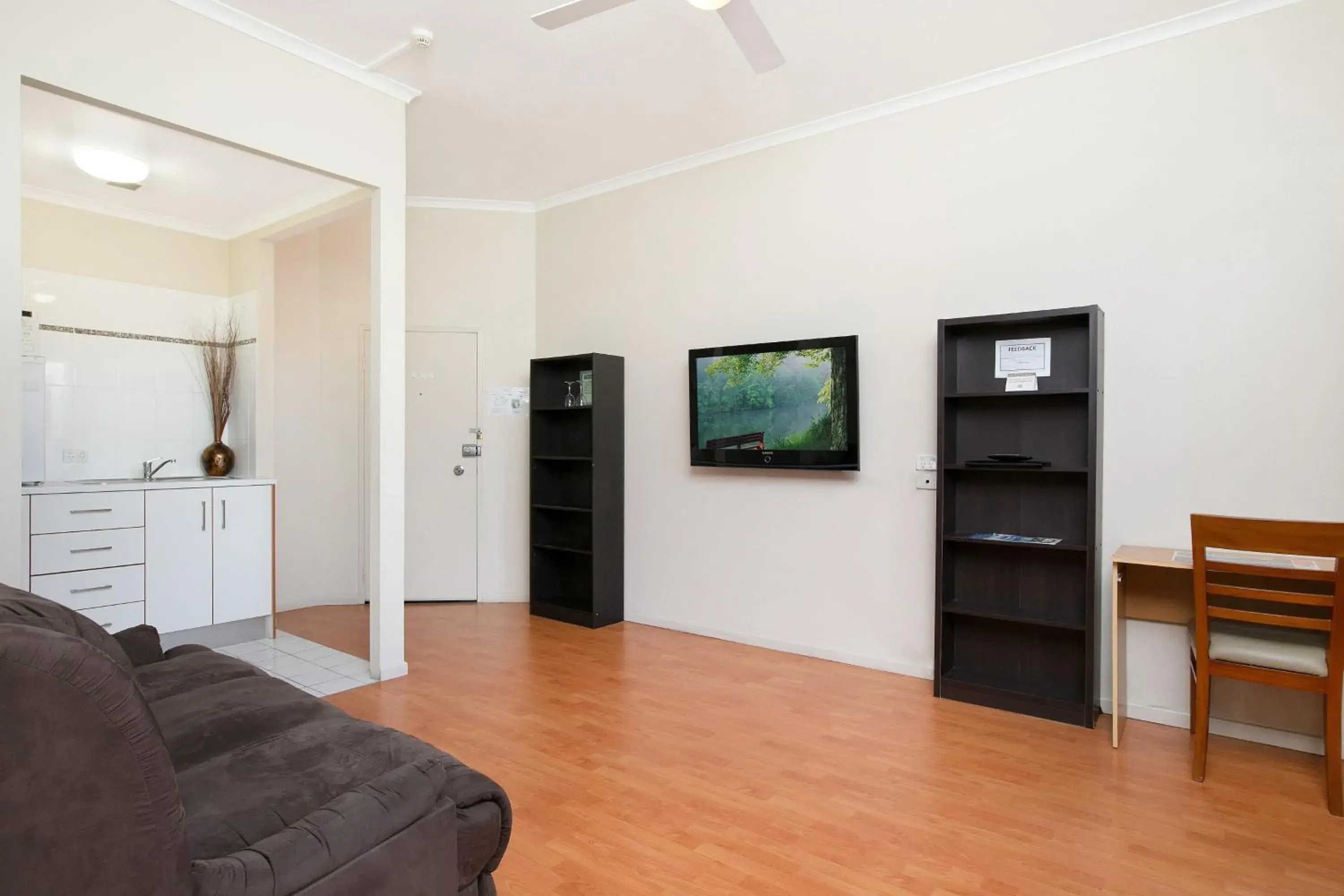 Photo of the whole room, TV/Entertainment Center in Cairns City Sheridan Motel