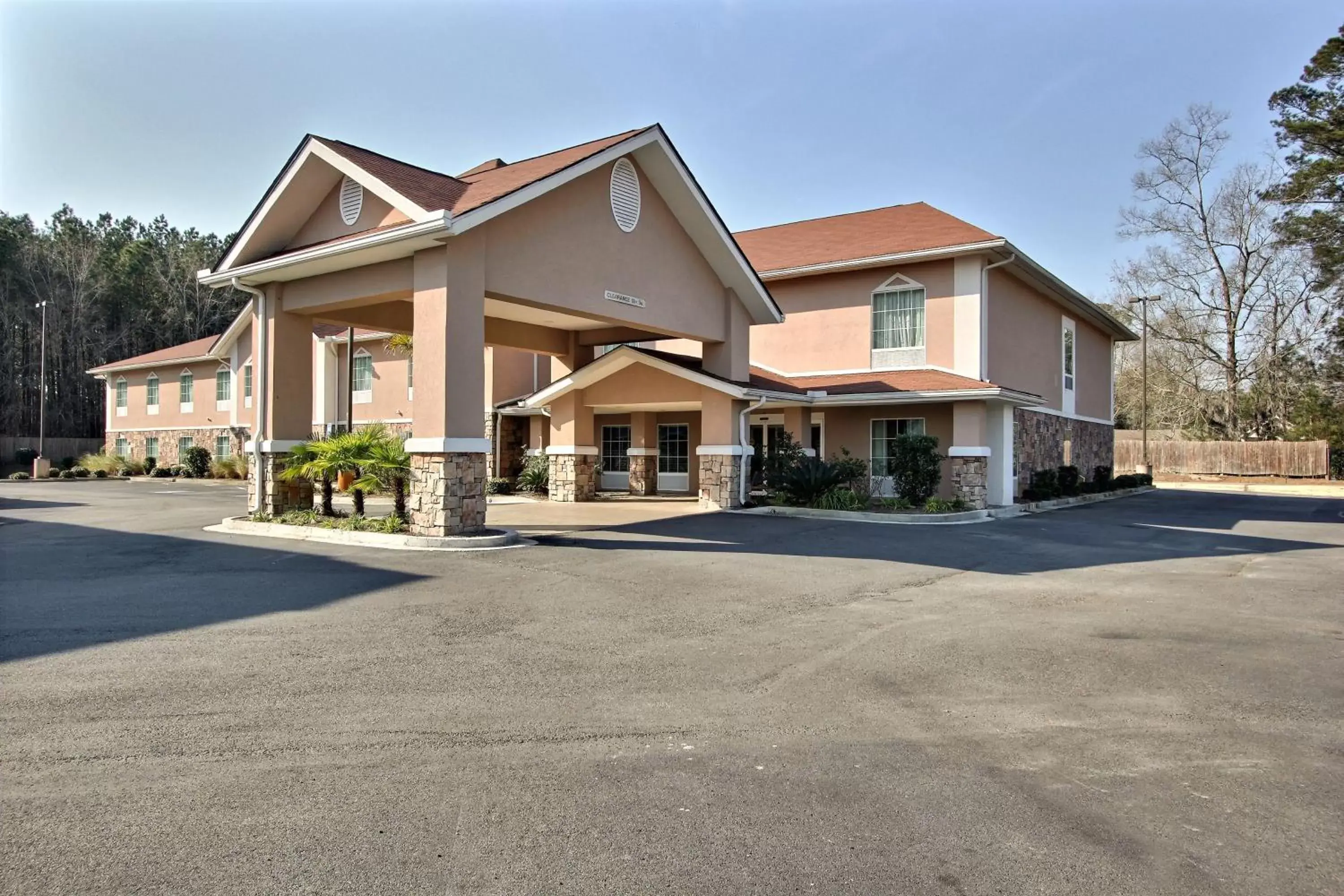 Facade/entrance, Property Building in Magnolia Inn and Suites Pooler