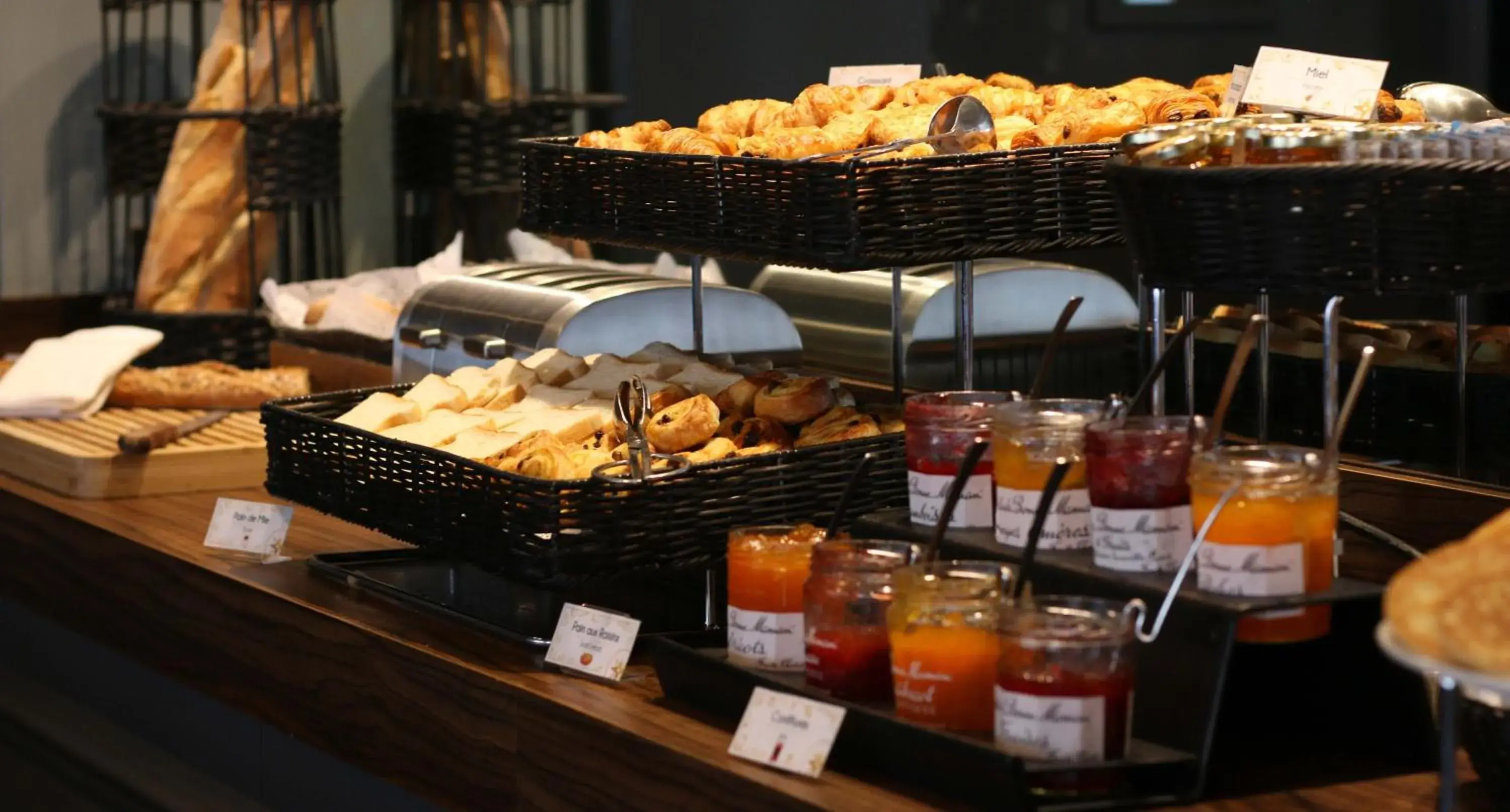 Breakfast in Best Western Plus Hôtel & Spa de Chassieu Breakfast in Best Western Plus Hôtel & Spa de Chassieu