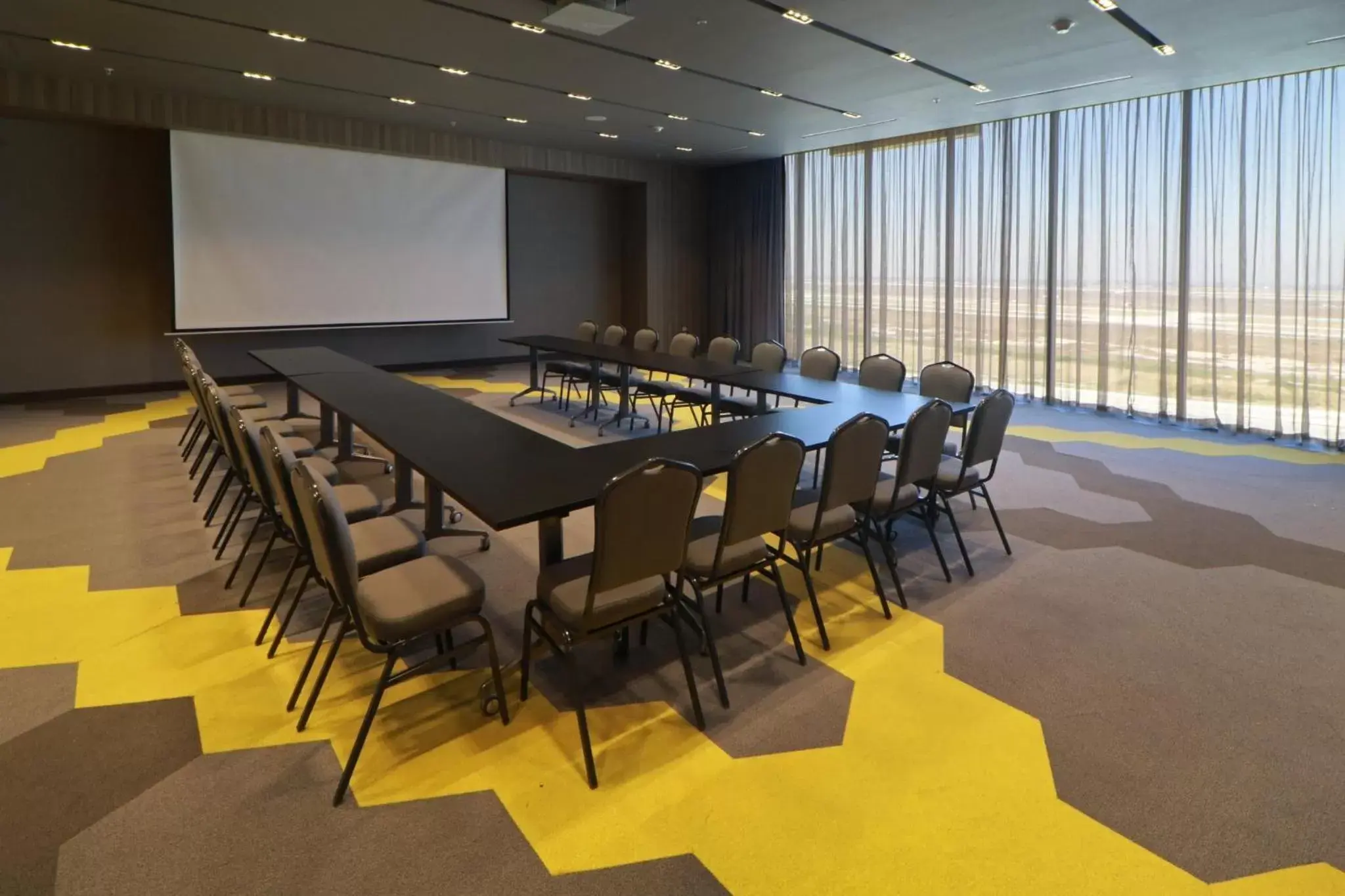 Meeting/conference room in Holiday Inn & Suites - Mexico Felipe Angeles Airport, an IHG Hotel