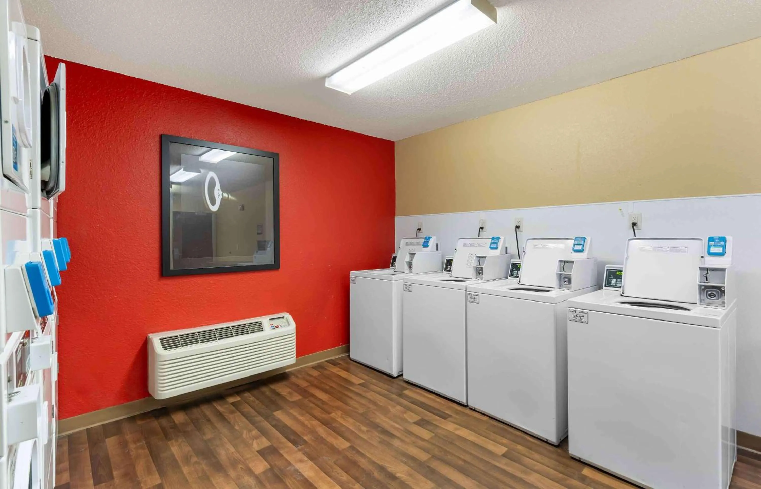 Property building in Extended Stay America Suites - Minneapolis - Airport - Eagan - South