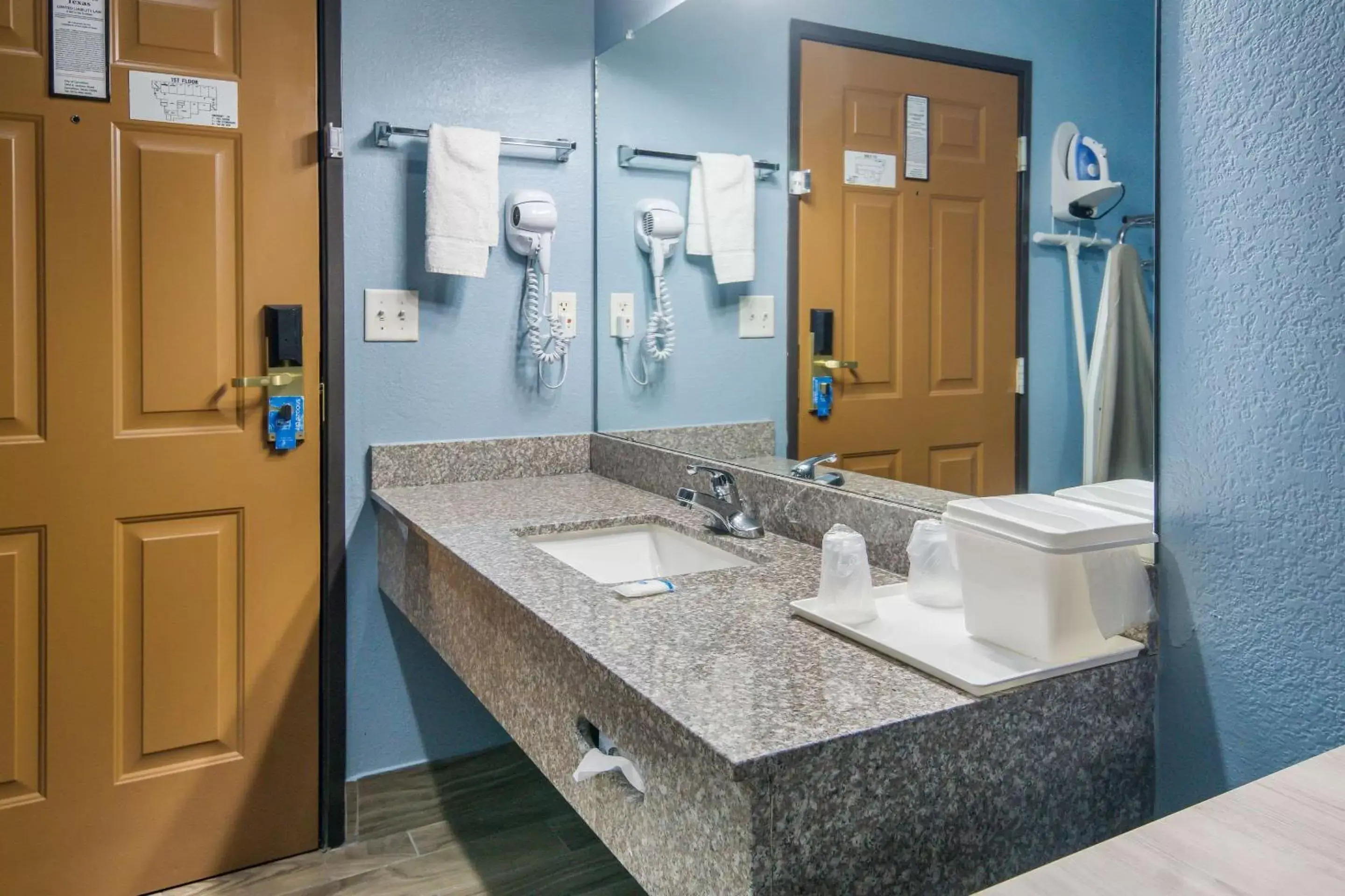 Bathroom in Rodeway Inn Carrollton I-35E