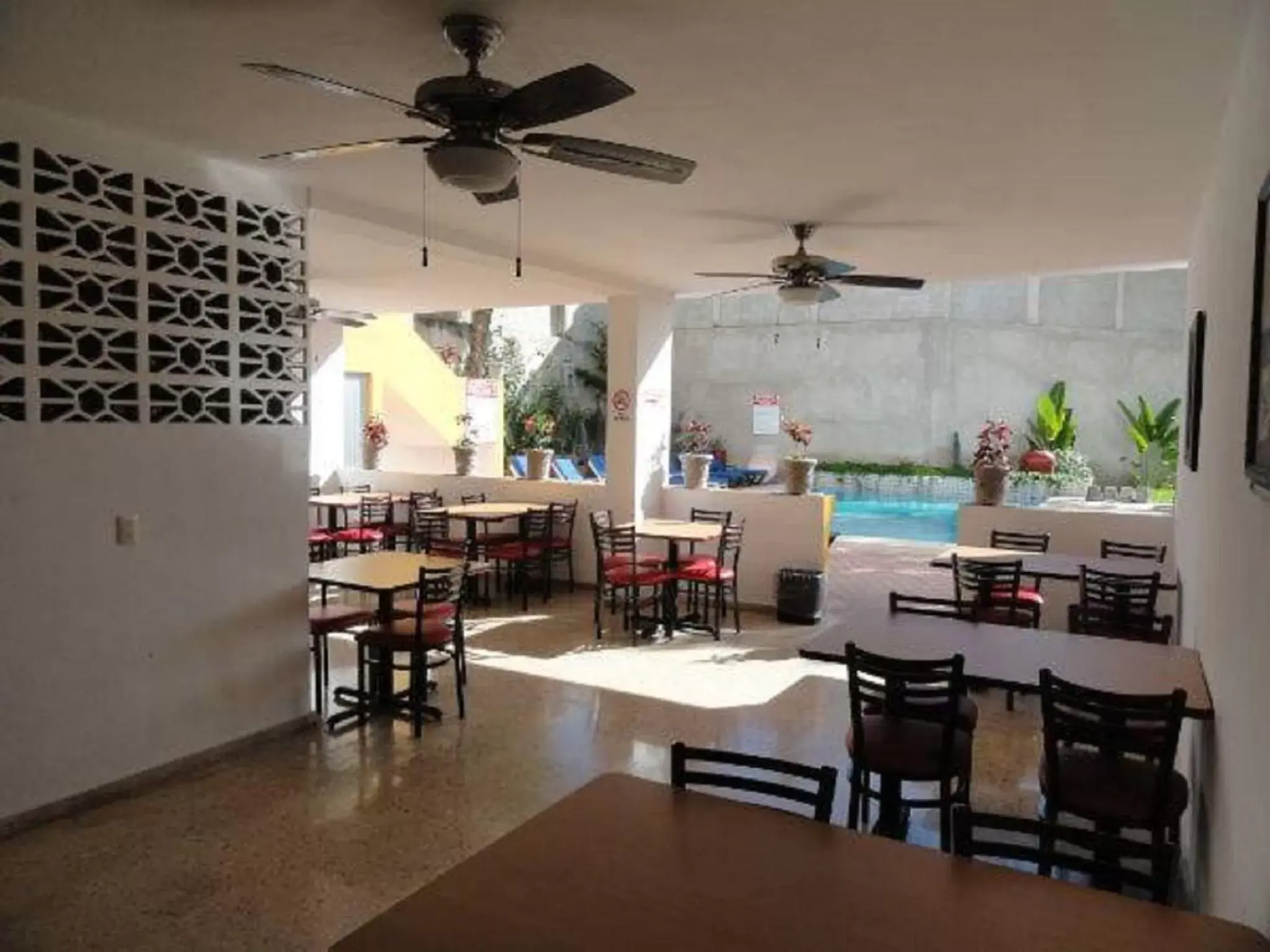 Dining area, Restaurant/Places to Eat in Hotel Las Dalias Inn