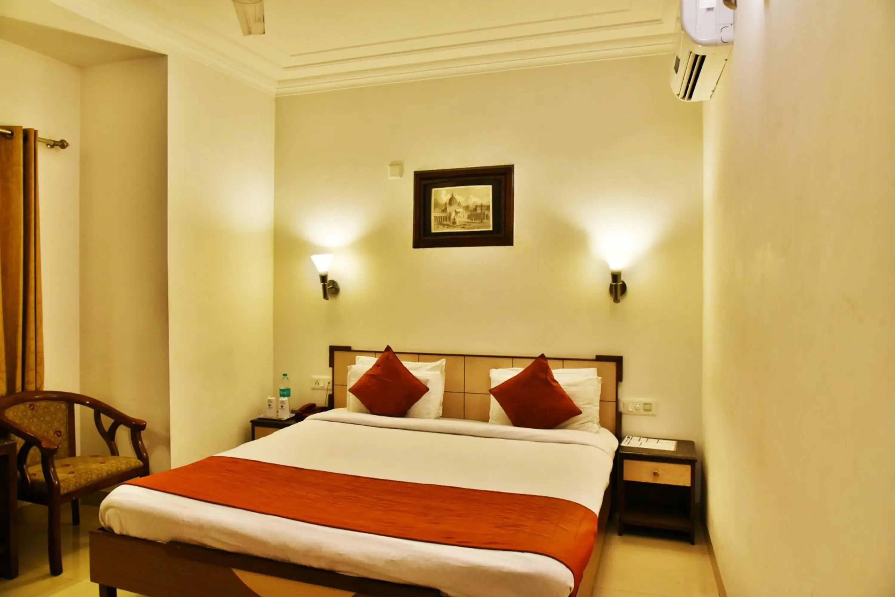 Bedroom, Room Photo in Hotel Sapphire Opposite Golden Temple