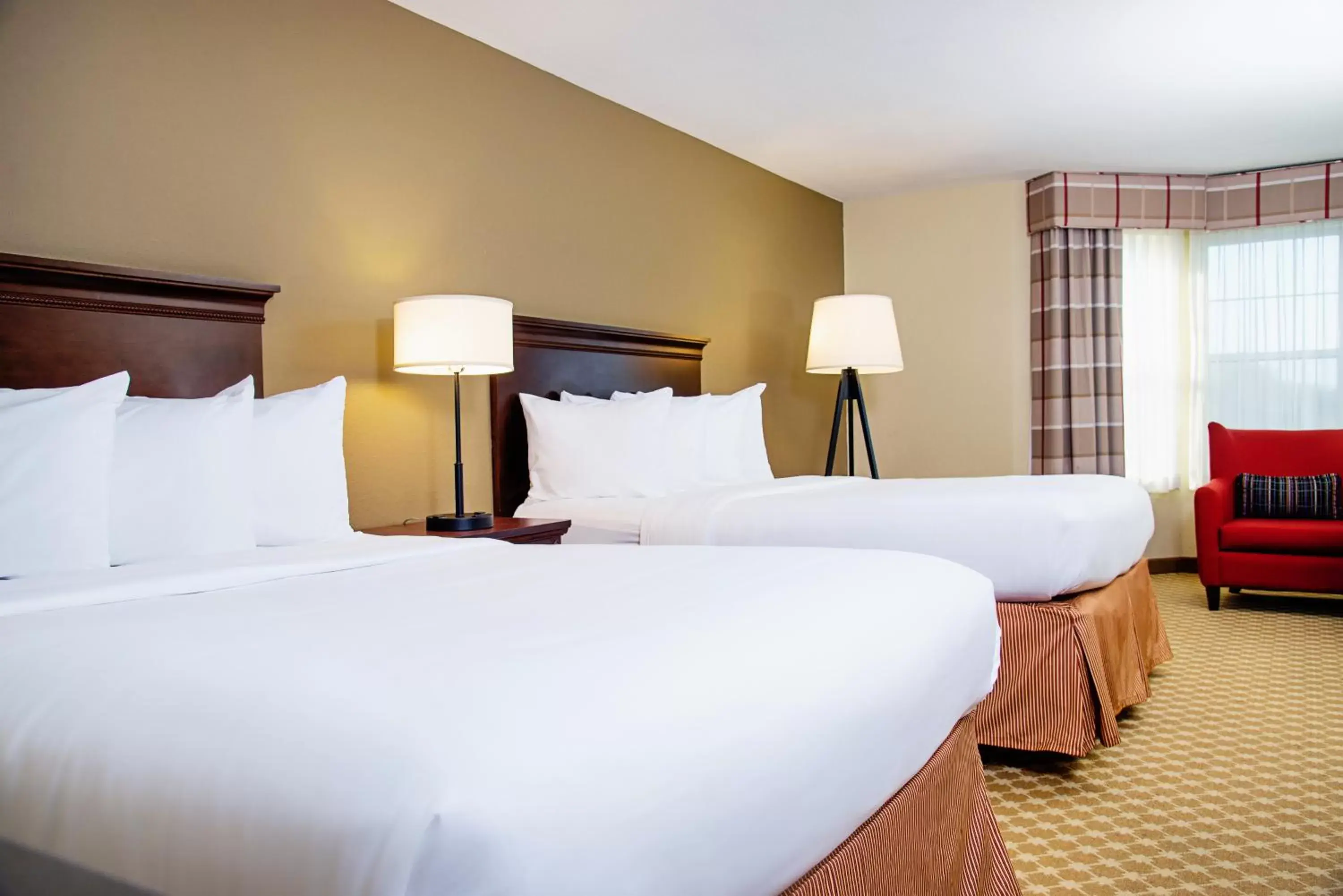 Bed in Country Inn & Suites by Radisson, Milwaukee West (Brookfield), WI