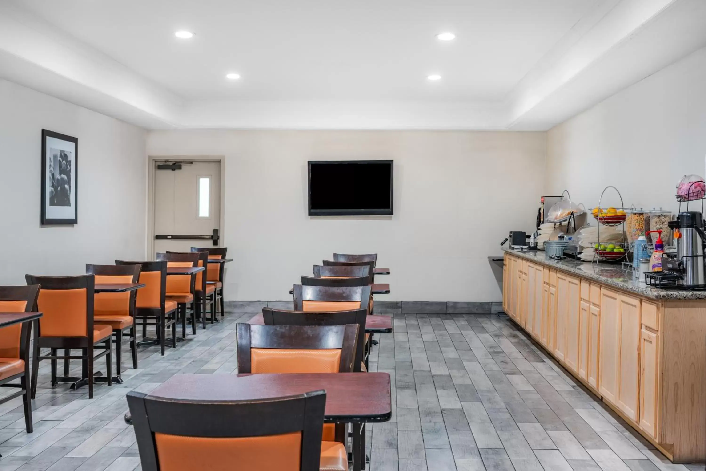 Kitchen or kitchenette, Restaurant/Places to Eat in Ramada by Wyndham Bakersfield