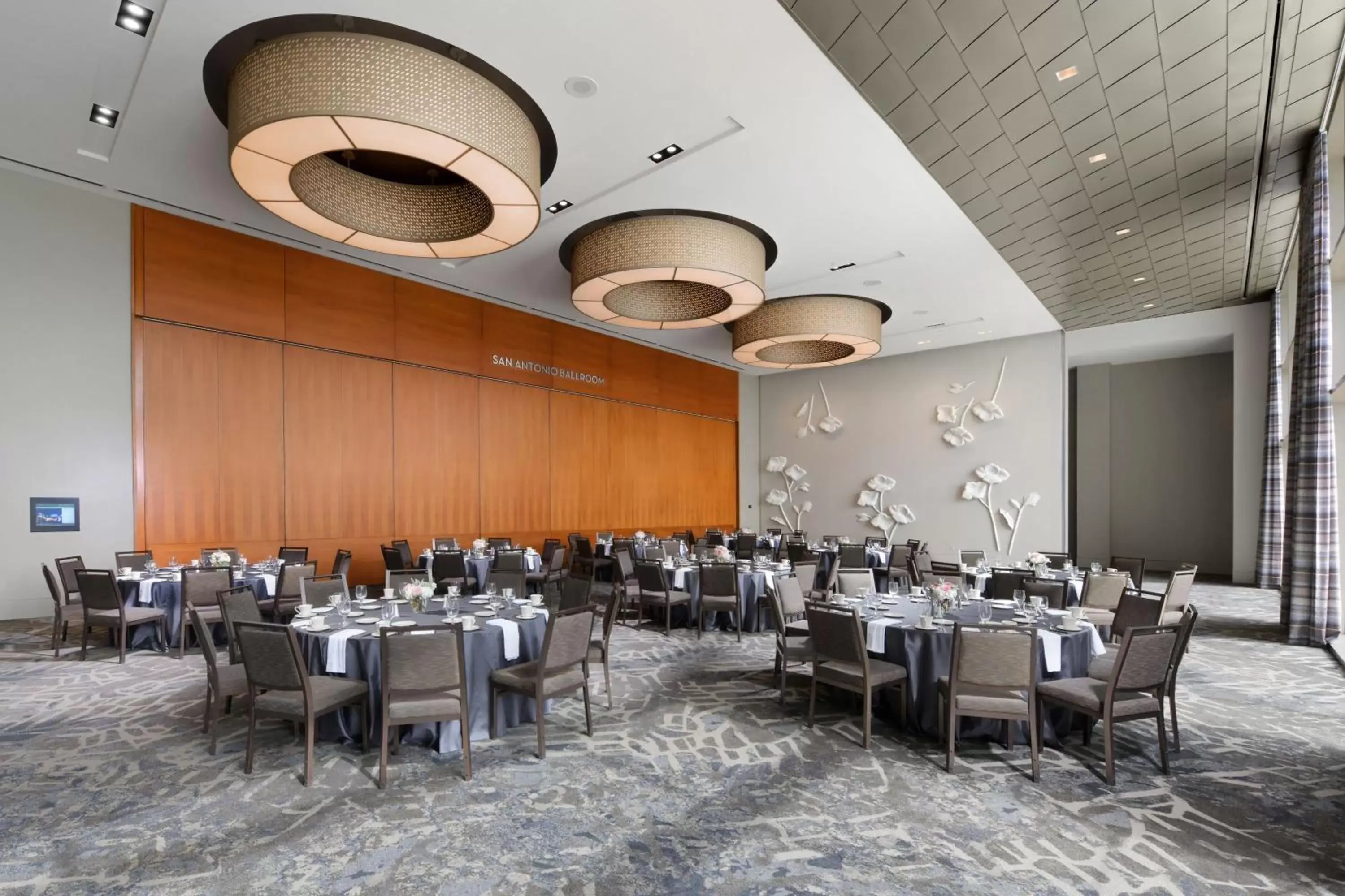 Meeting/conference room, Restaurant/Places to Eat in The Westin Galleria Dallas