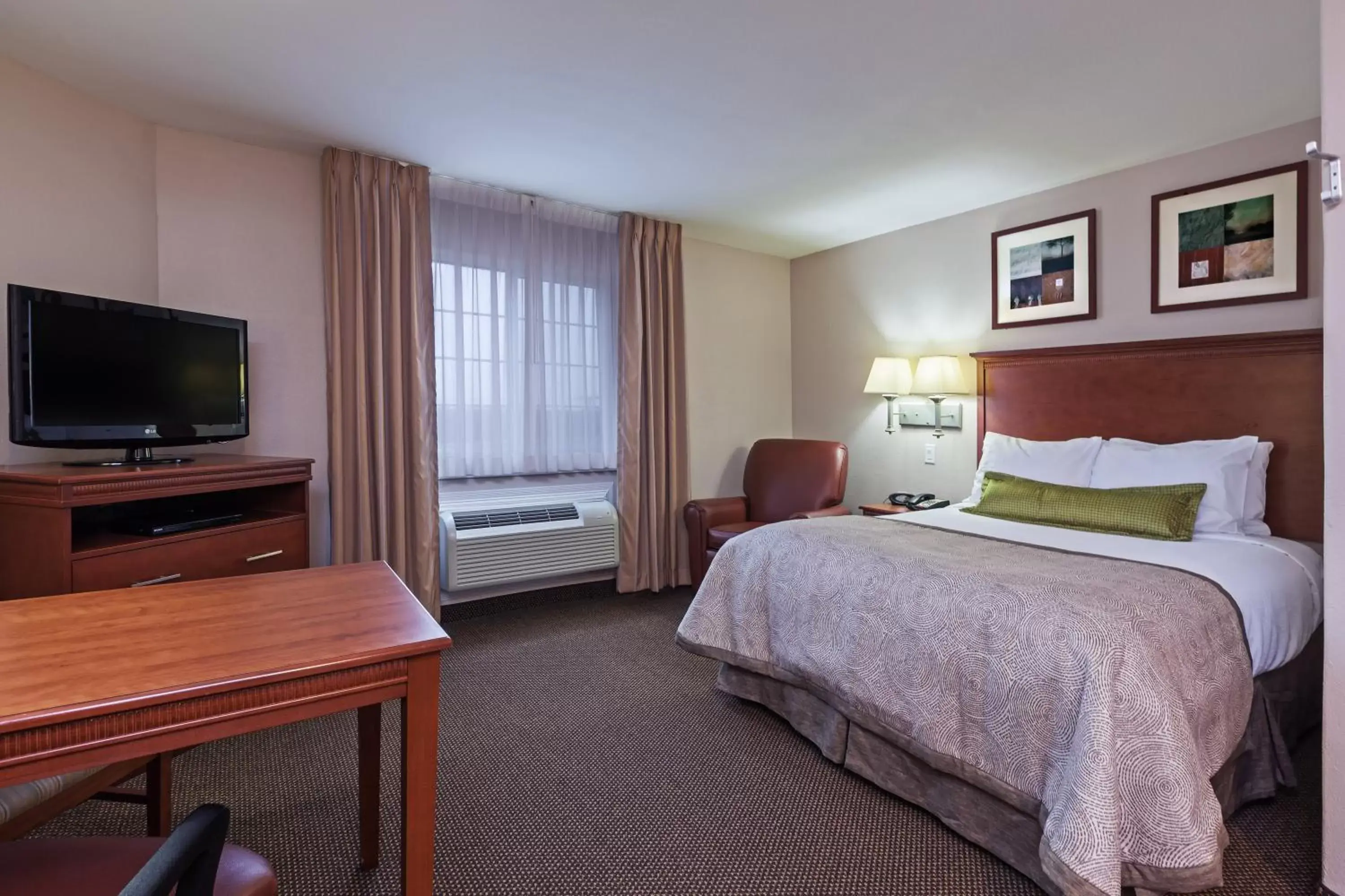 Photo of the whole room, Bed in Candlewood Suites - Texas City, an IHG Hotel