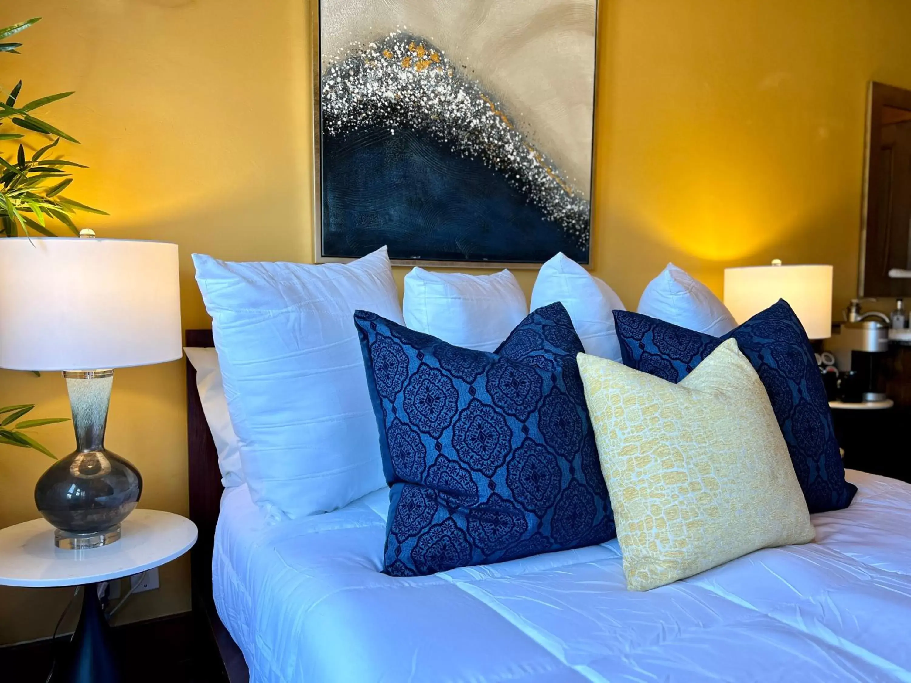 Bed, Seating Area in Casa Grande Inn & Suites