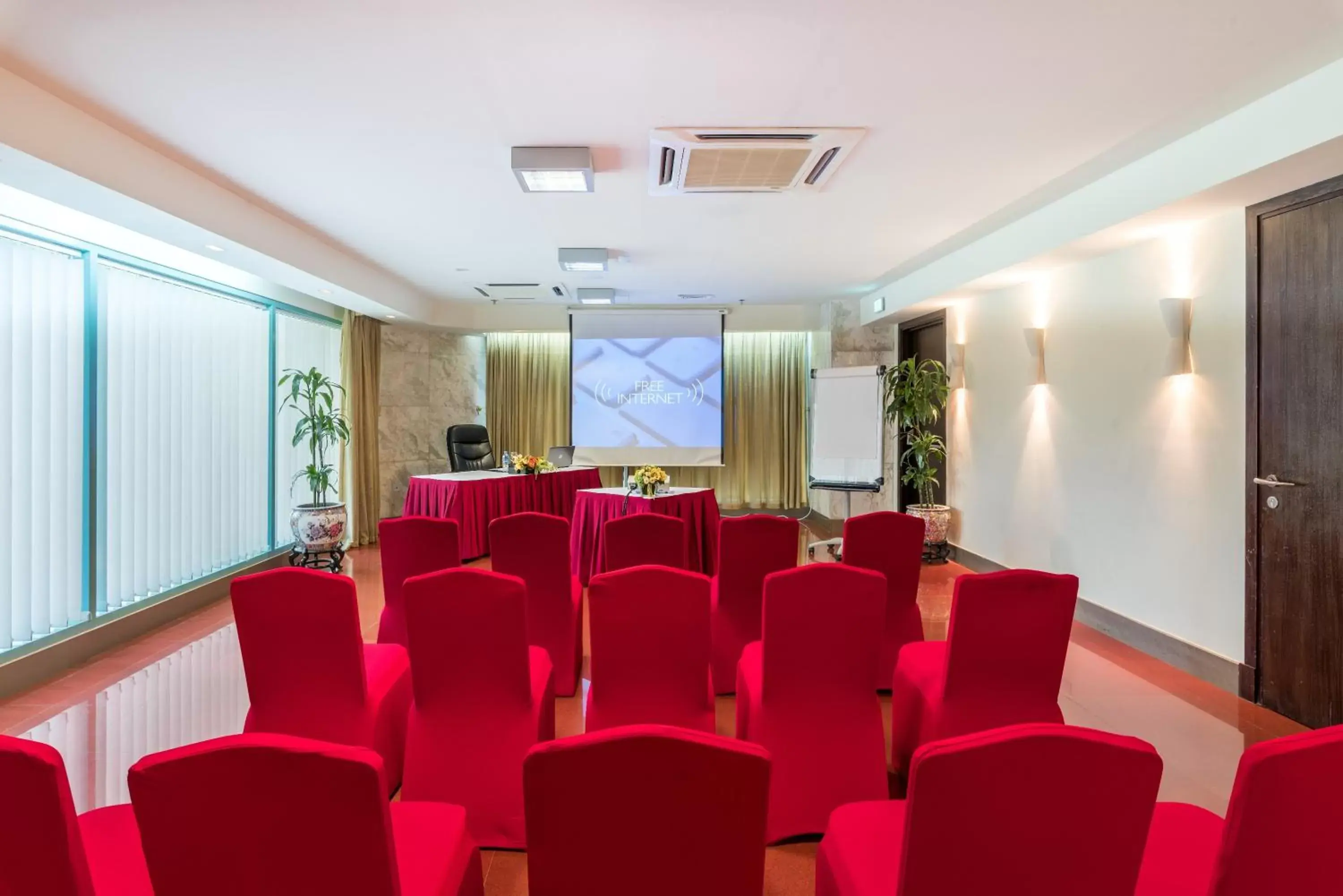 Business facilities in Radisson Blu Hotel, Doha