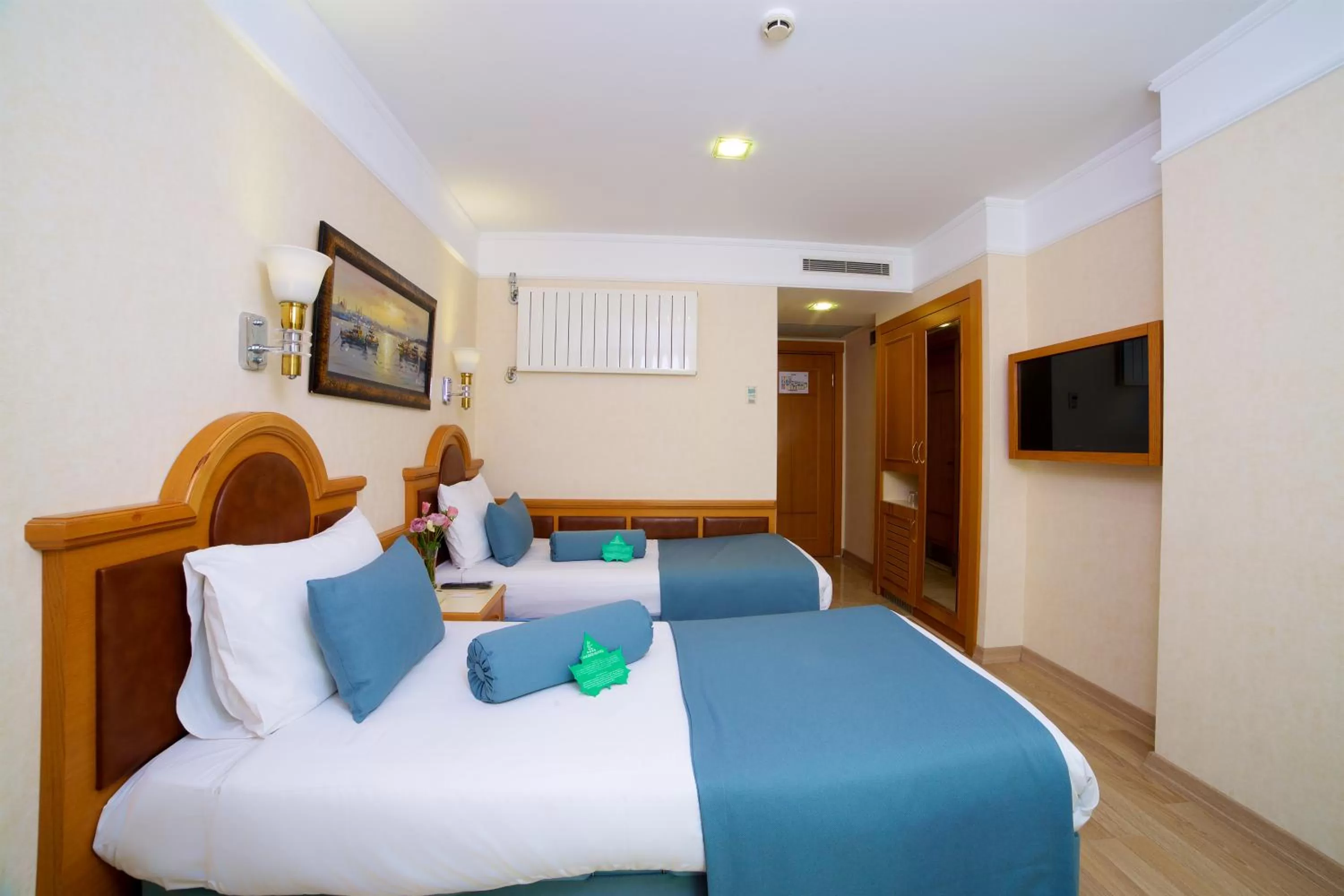 Photo of the whole room, Bed in Zagreb Hotel