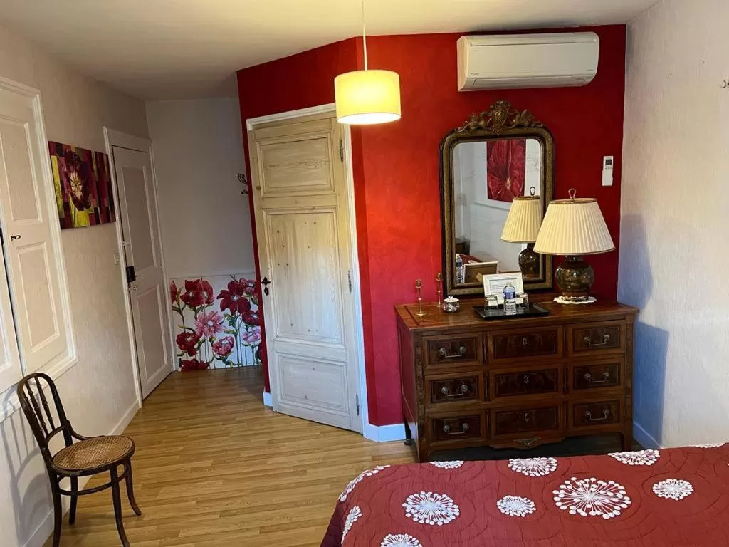 Bed in Chambres d'Hôtes Mado et Lulu