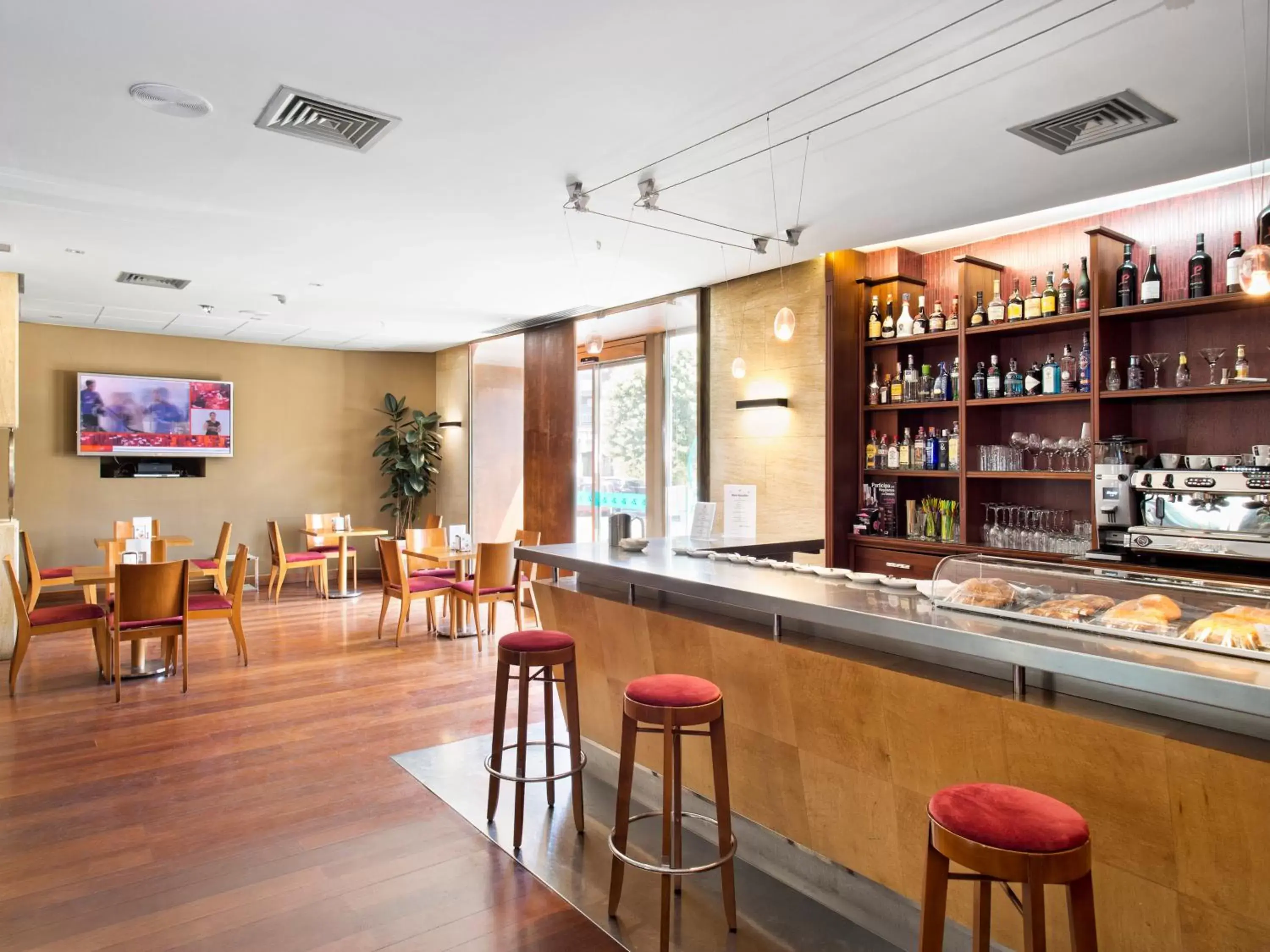 Lounge or bar, Restaurant/Places to Eat in Hotel Zentral Parque