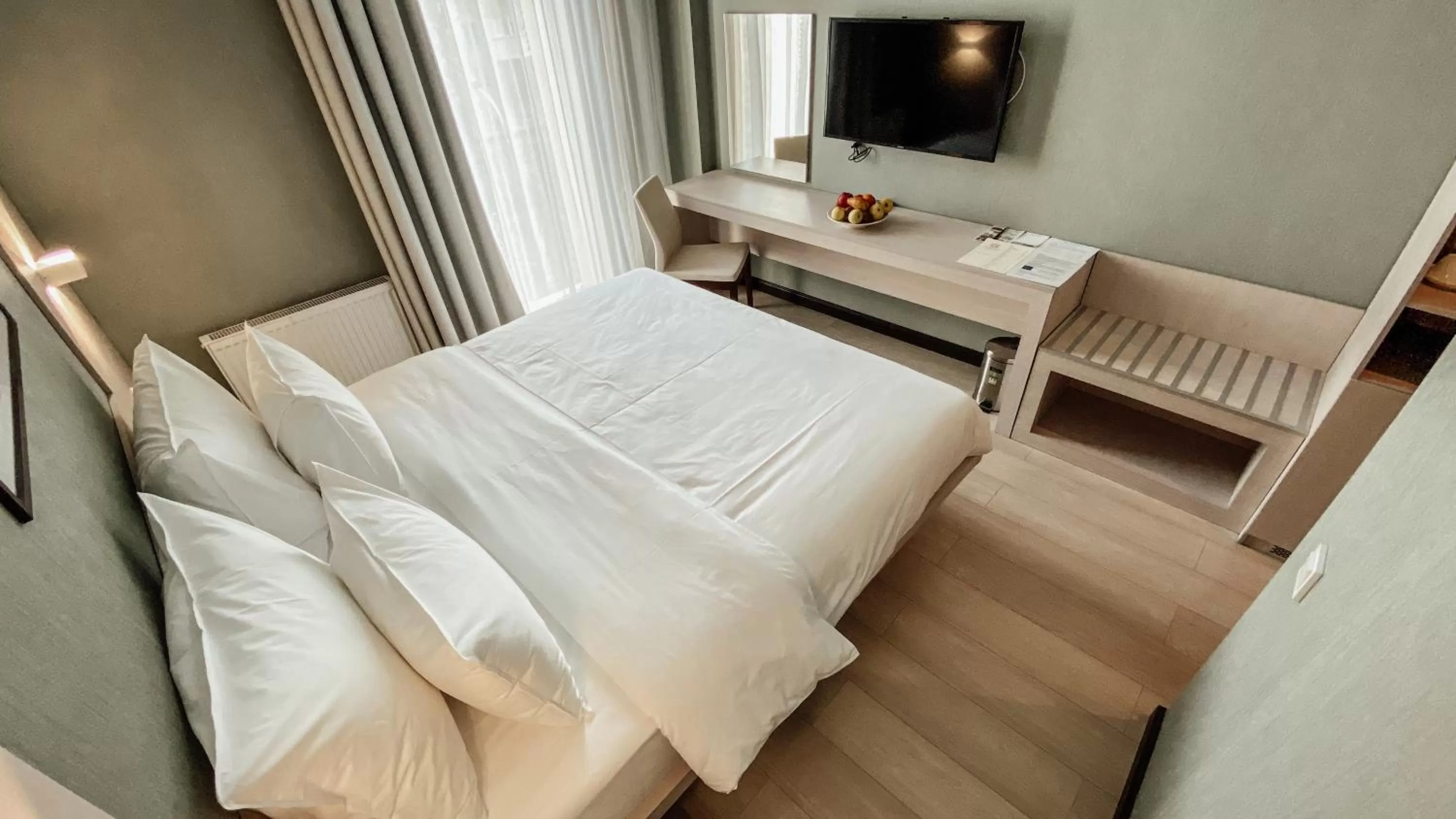 Photo of the whole room, Bed in Resident City Hotel