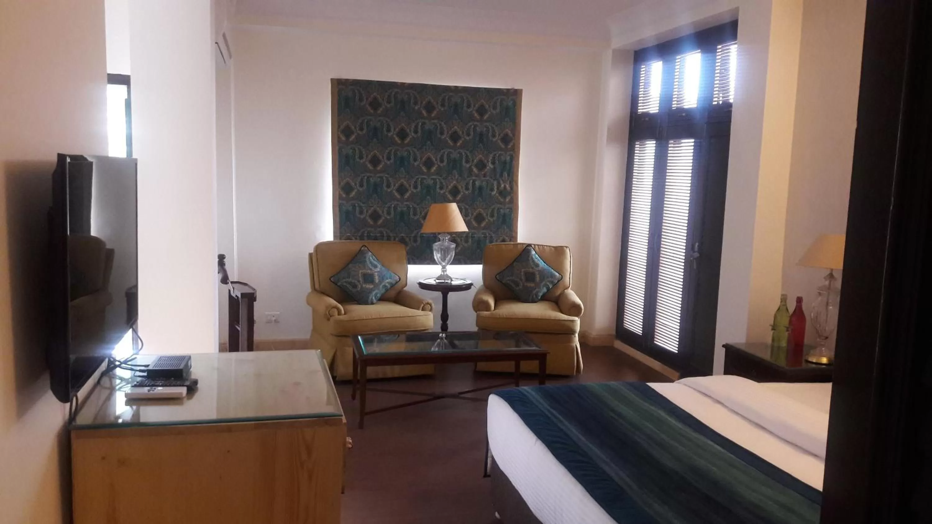 Seating area, Bed in The Oaktree House