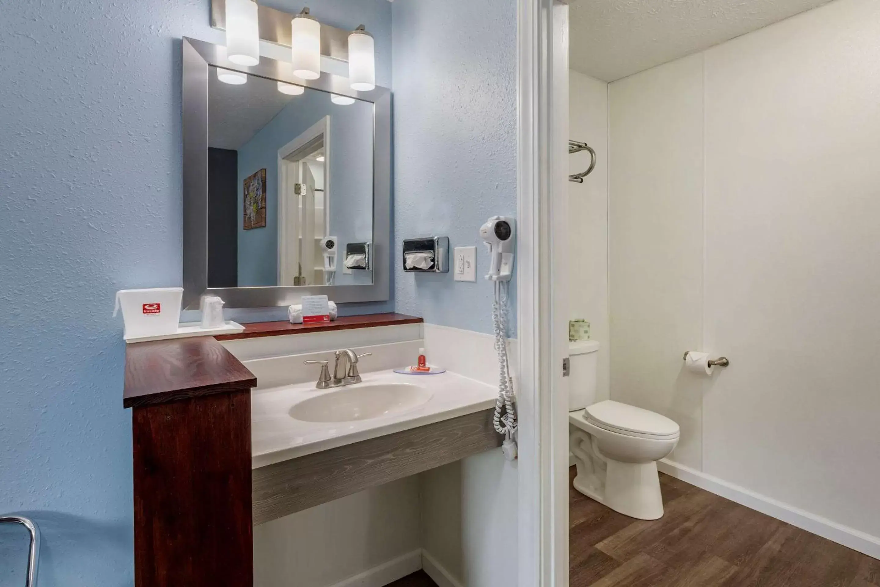Bathroom in Econo Lodge Inn & Suites South Sandusky