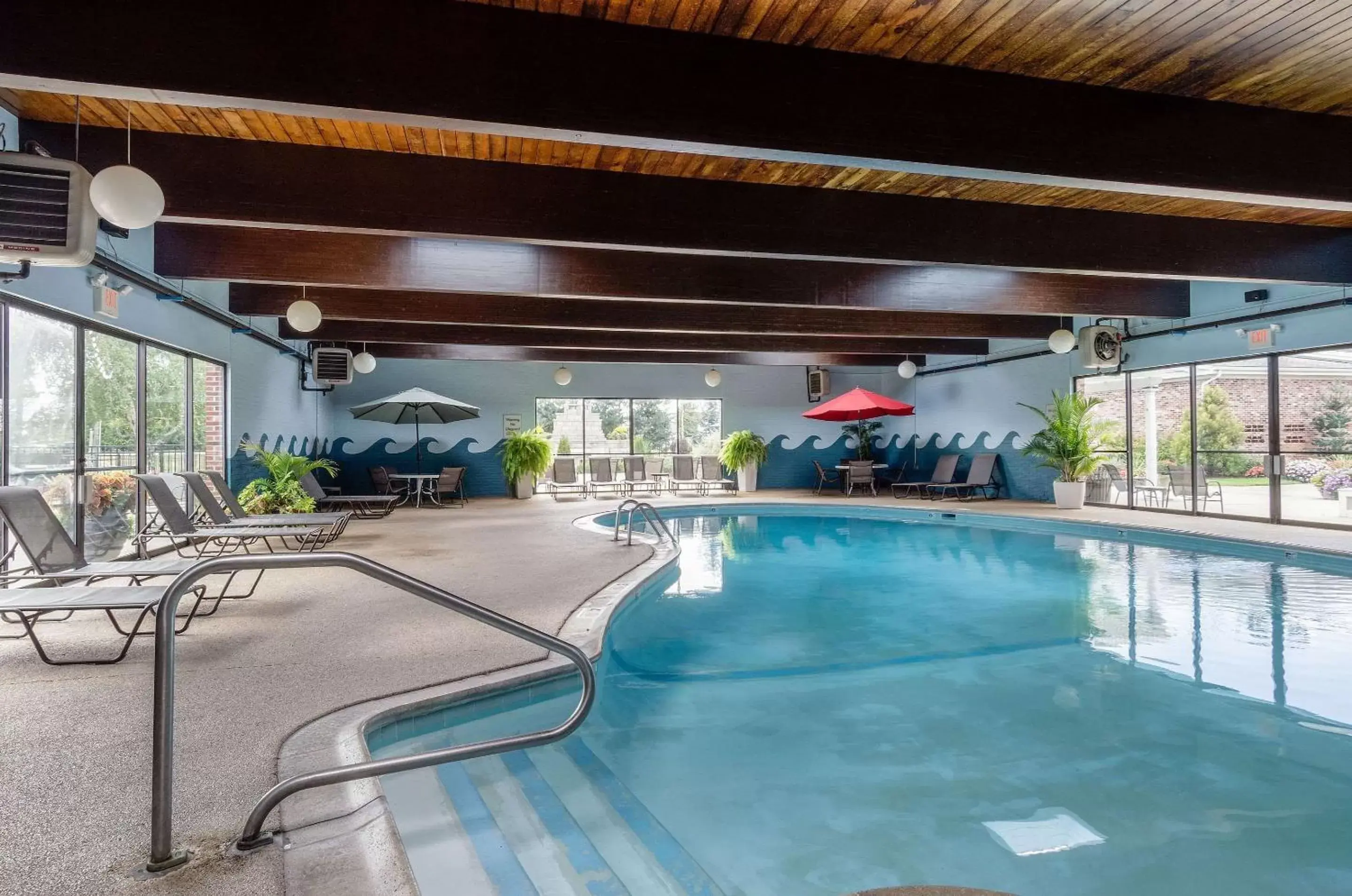 Activities, Swimming Pool in Clarion Hotel Seekonk - Providence