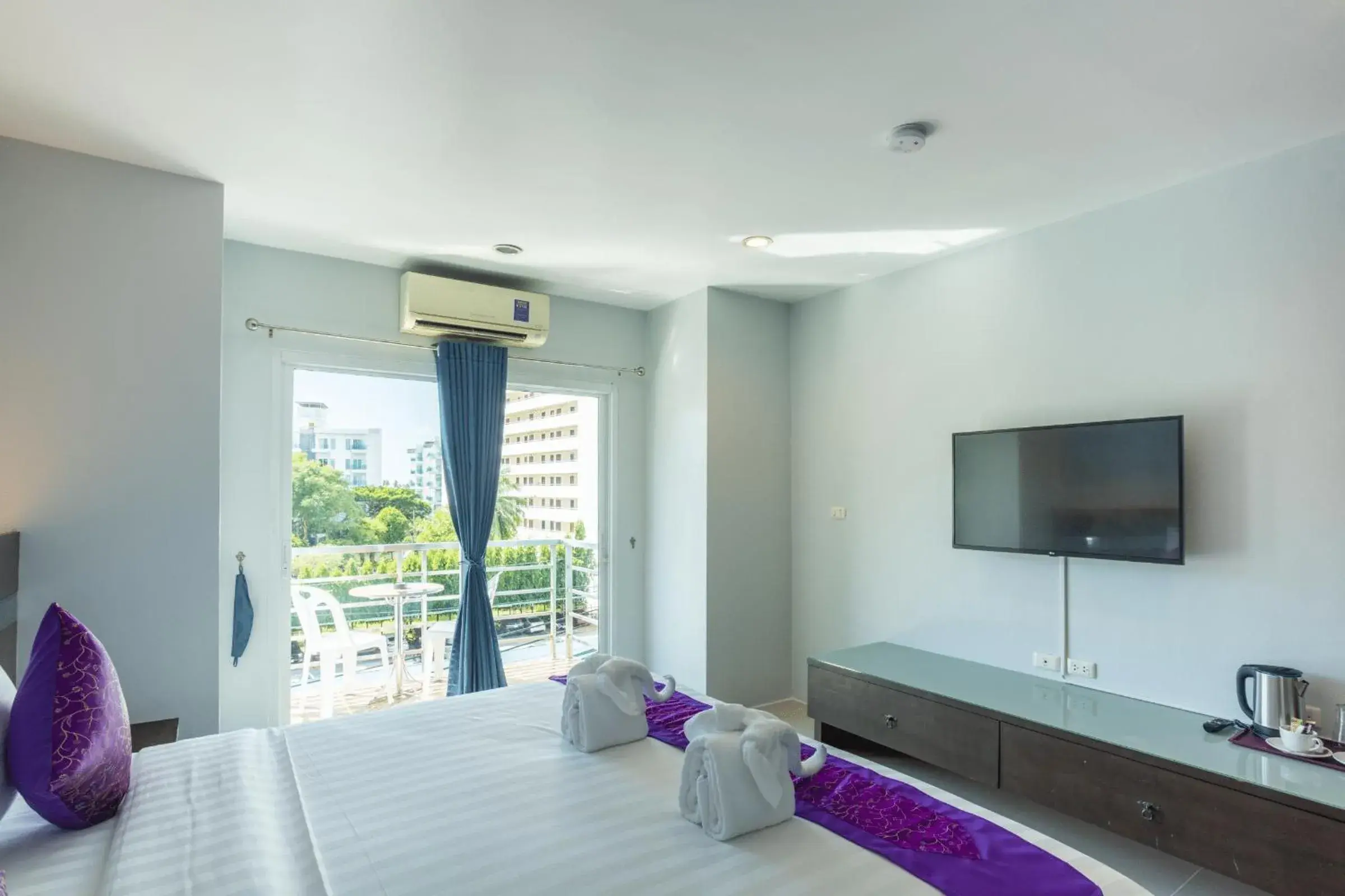 Balcony/Terrace, Bed in The Great @Patong Hotel Balcony/Terrace, Bed in The Great @Patong Hotel