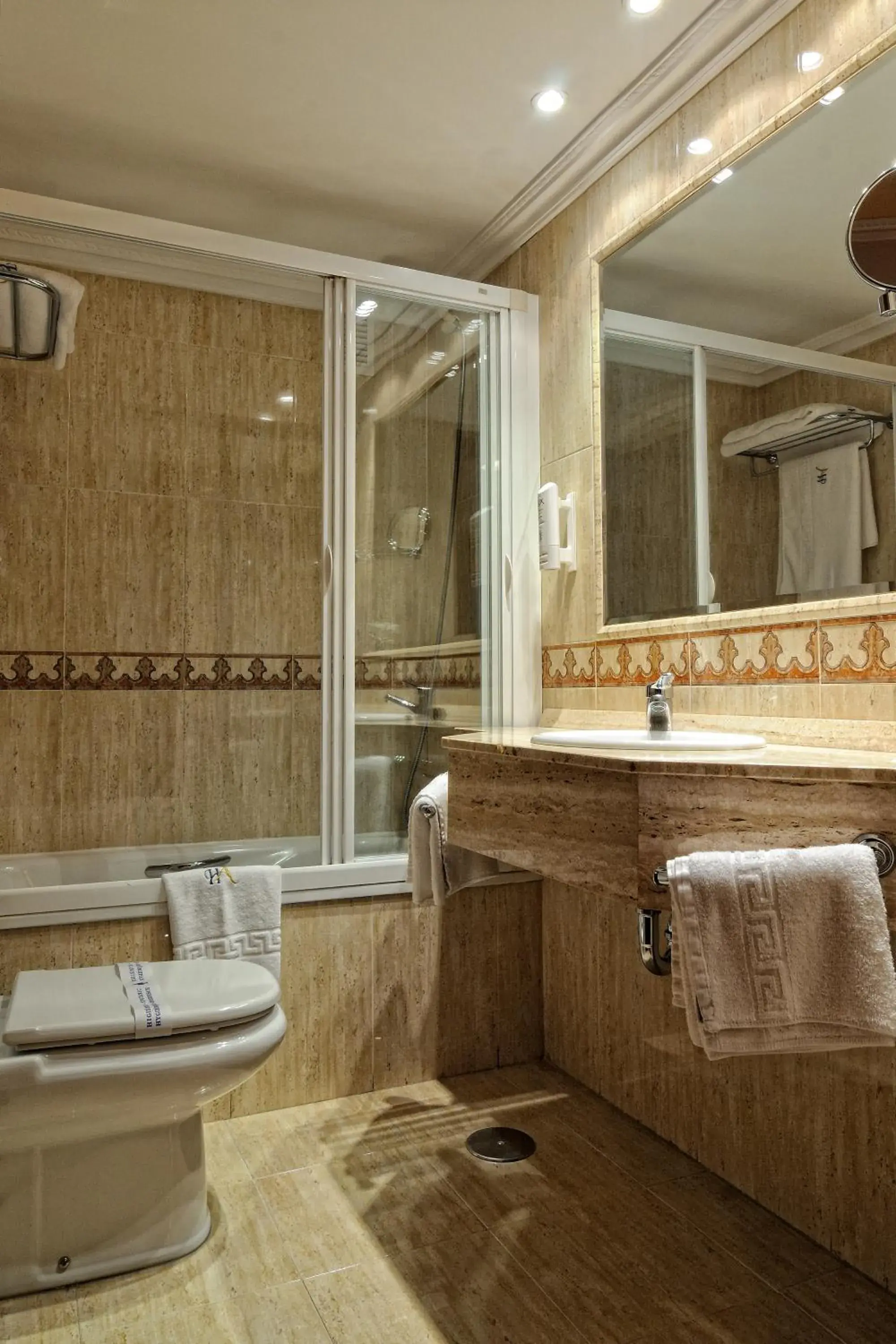 Bathroom in Hotel Alisi