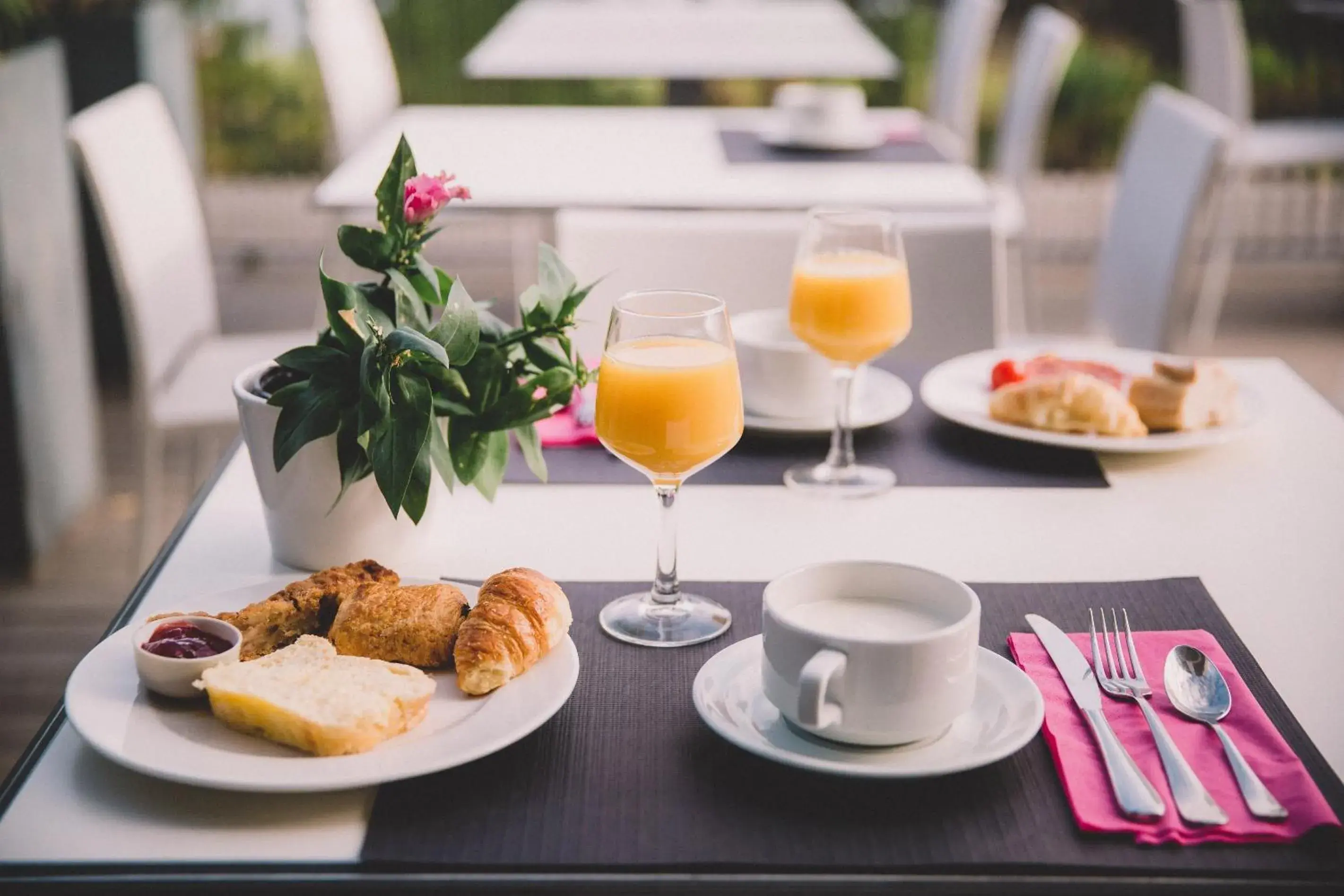 Breakfast in Grand Hotel Du Golfe