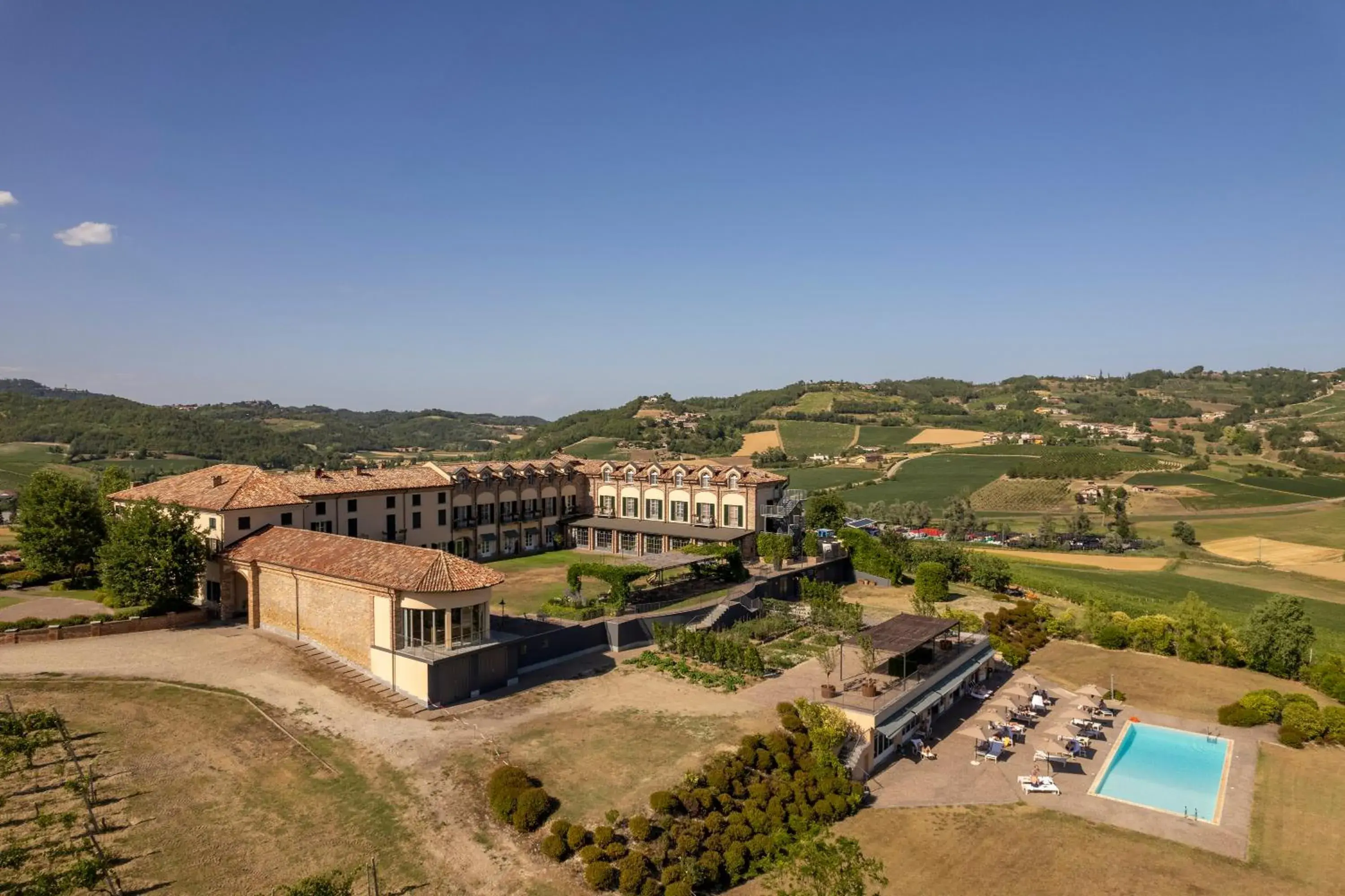 Bird's eye view, Bird's-eye View in Spinerola Hotel in Cascina & Restaurant Uvaspina