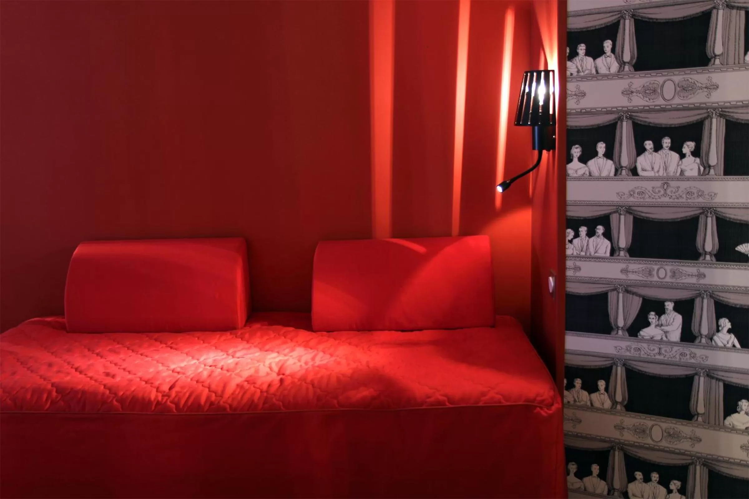 Bedroom in Best Western Hotel Opéra Drouot