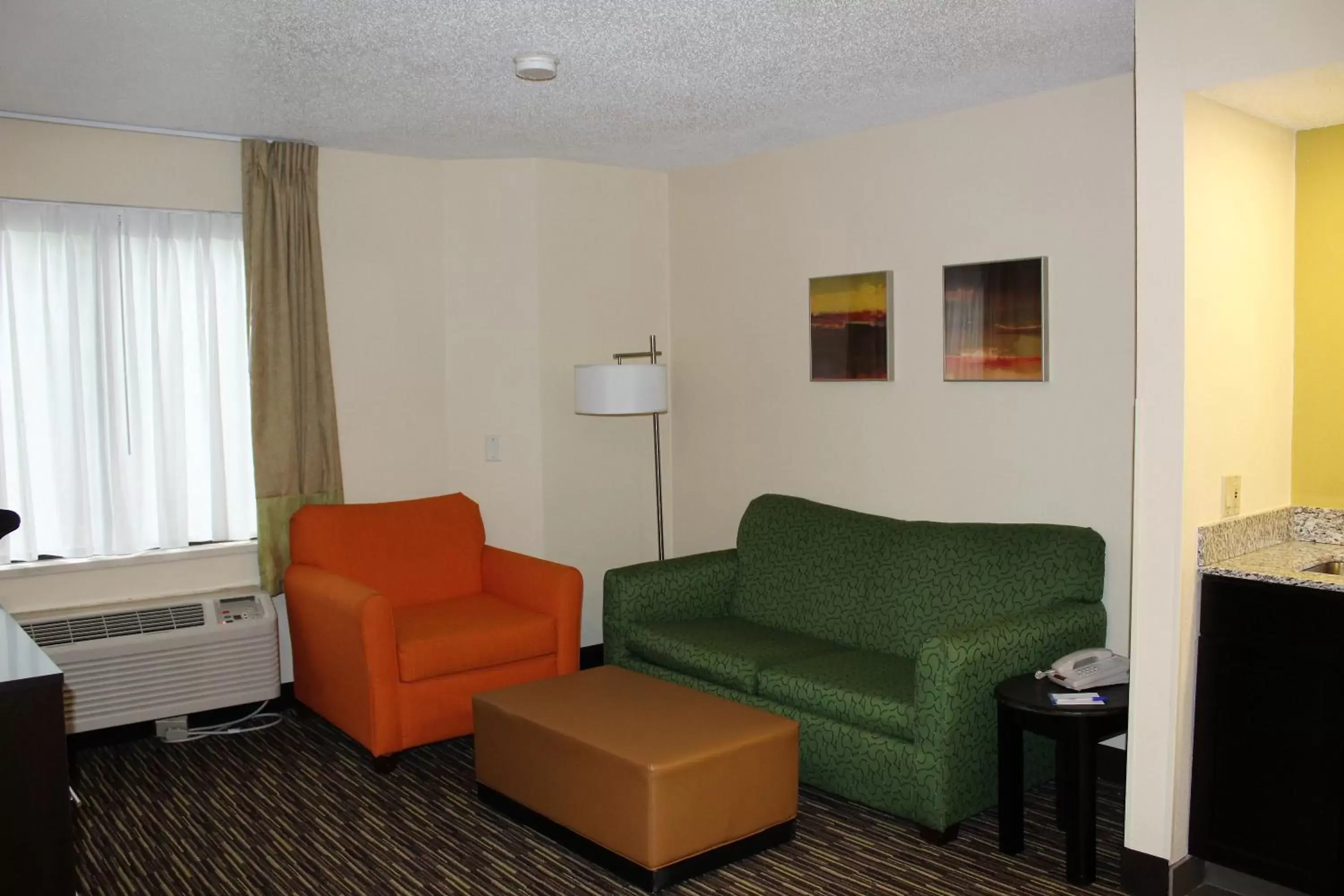 Living room, Seating Area in Baymont by Wyndham Newark at University of Delaware