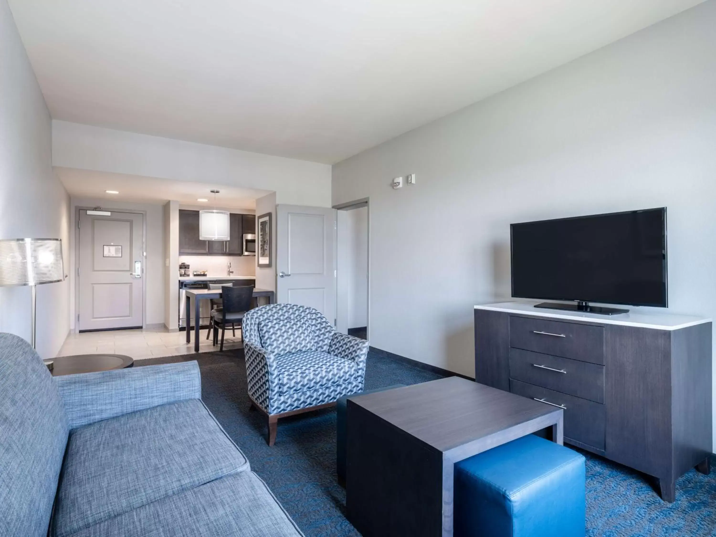 Living room, Seating Area in Homewood Suites By Hilton North Charleston